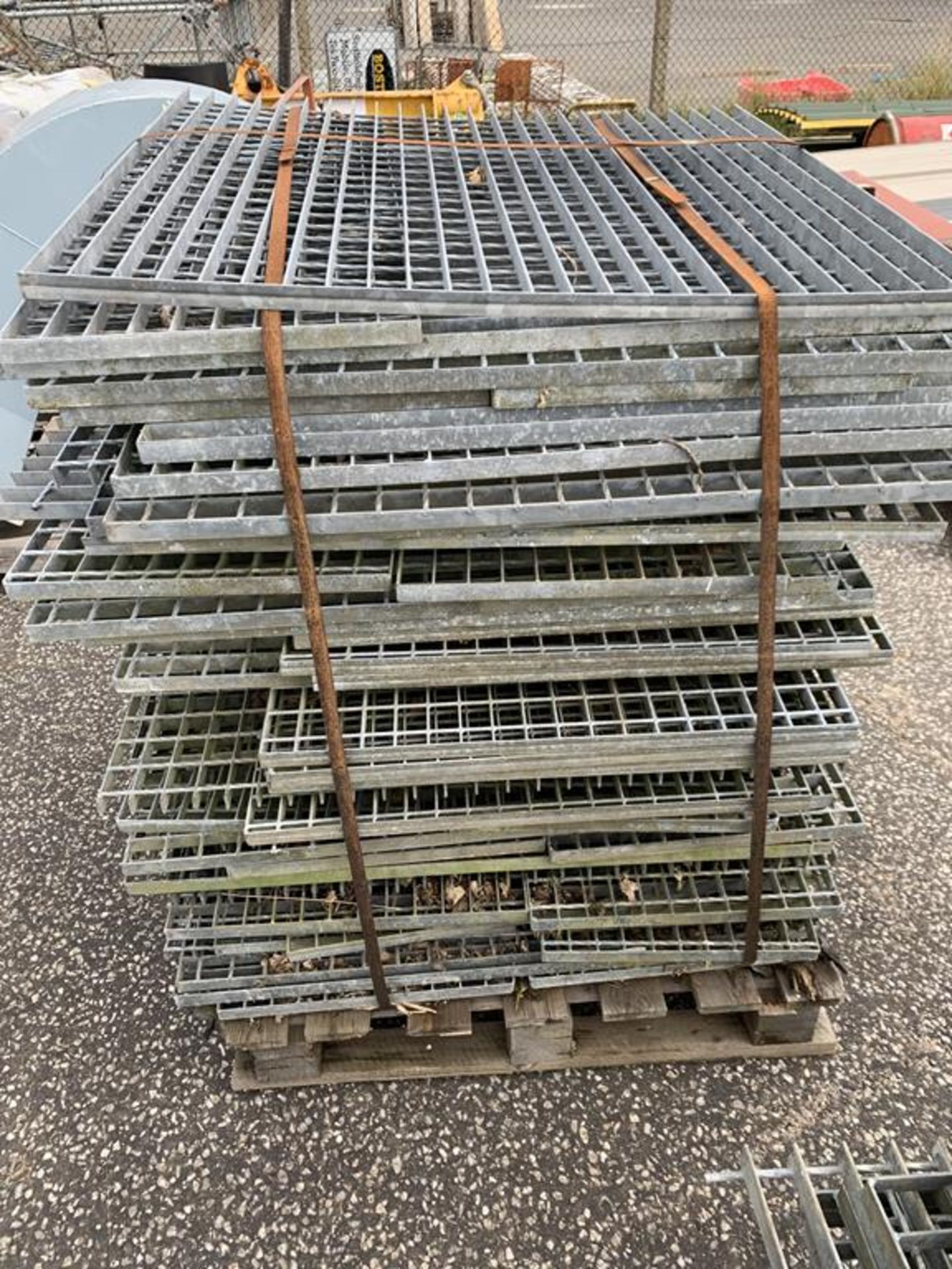 Approx 280 Flooring Grills Unused Job lot