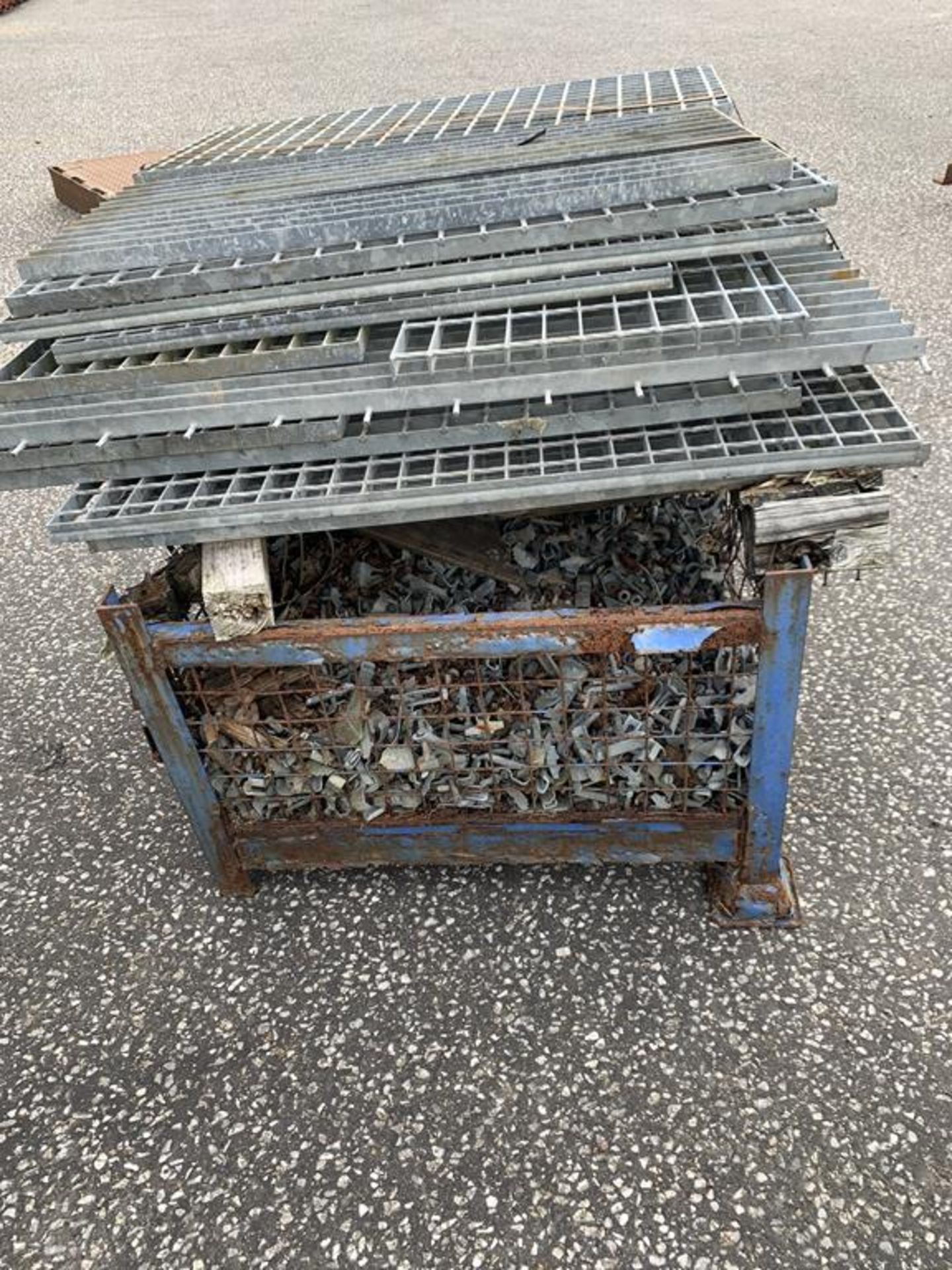 Approx 280 Flooring Grills Unused Job lot - Image 11 of 12