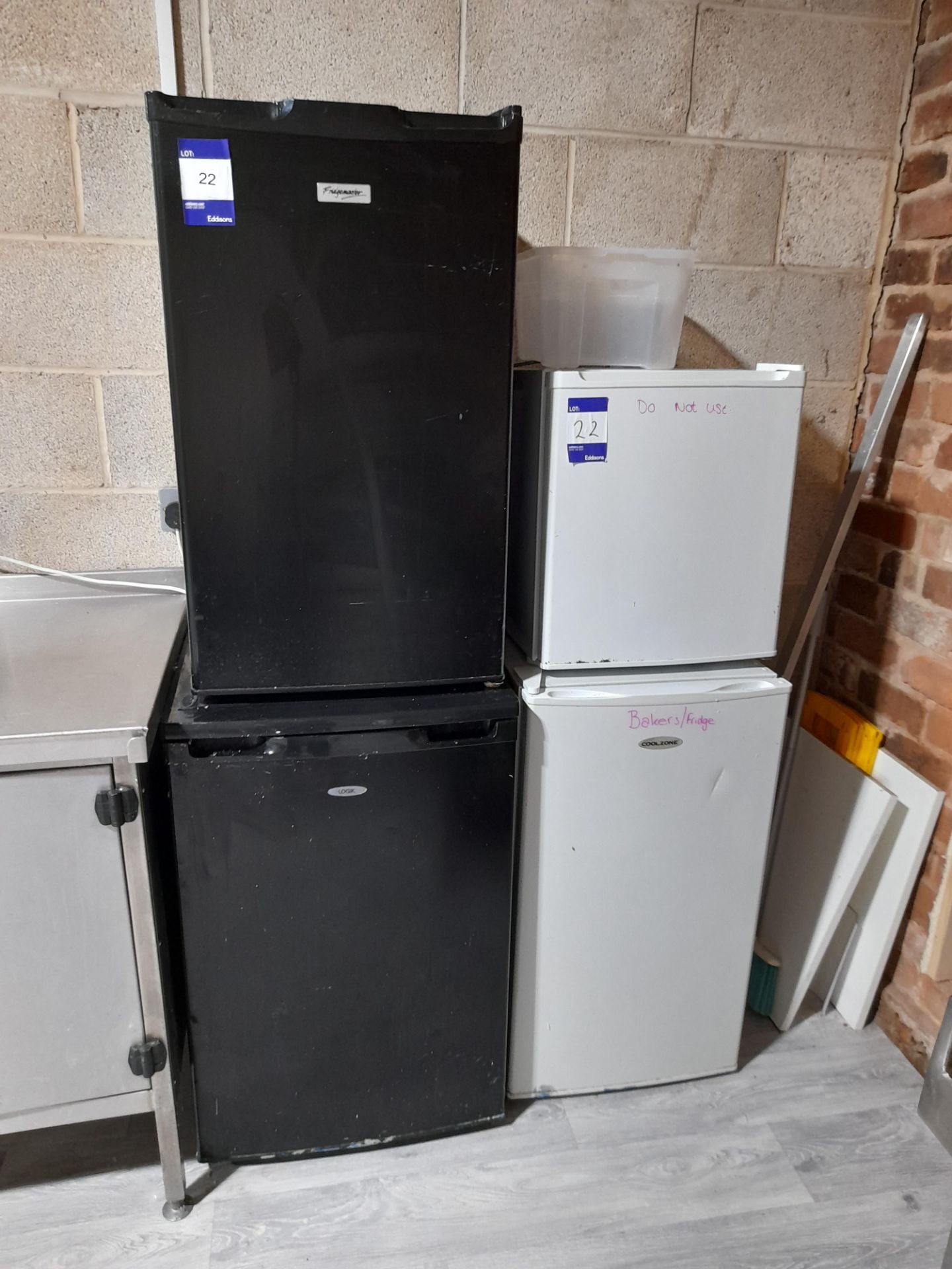 3 x Various undercounter fridges & 1 x benchtop fr - Image 2 of 2