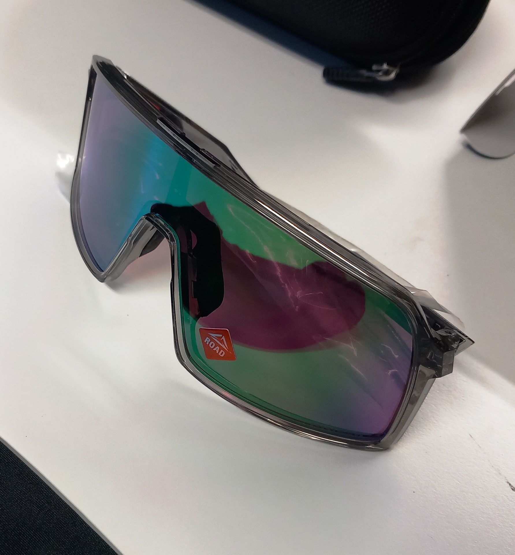 Oakley Sutro Grey Ink Frame with Prizm Road Jade L - Image 2 of 3