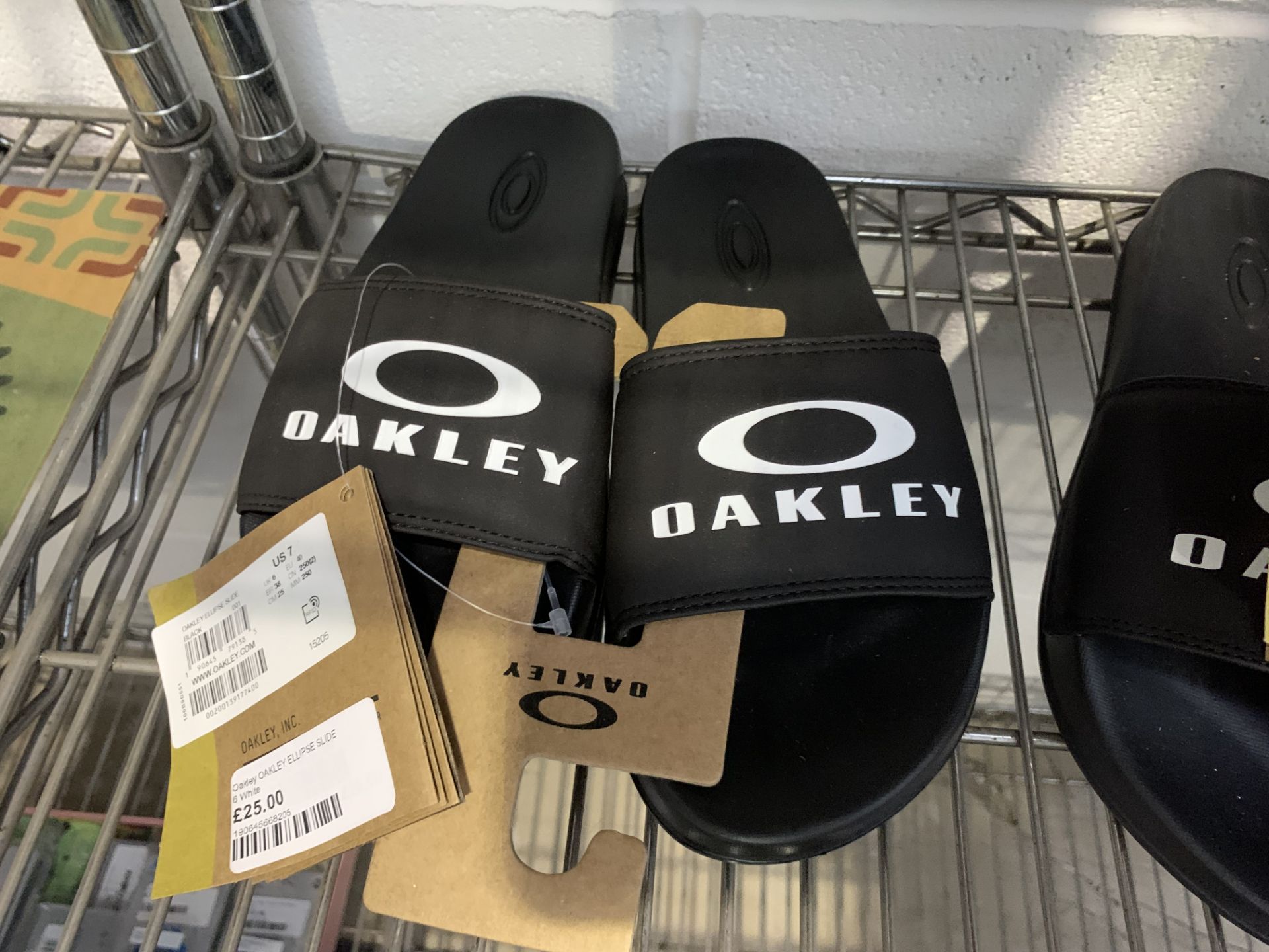 3x pairs of Oakley Slides and 2x pairs of Flip Flops Total RRP£125 - Image 2 of 4