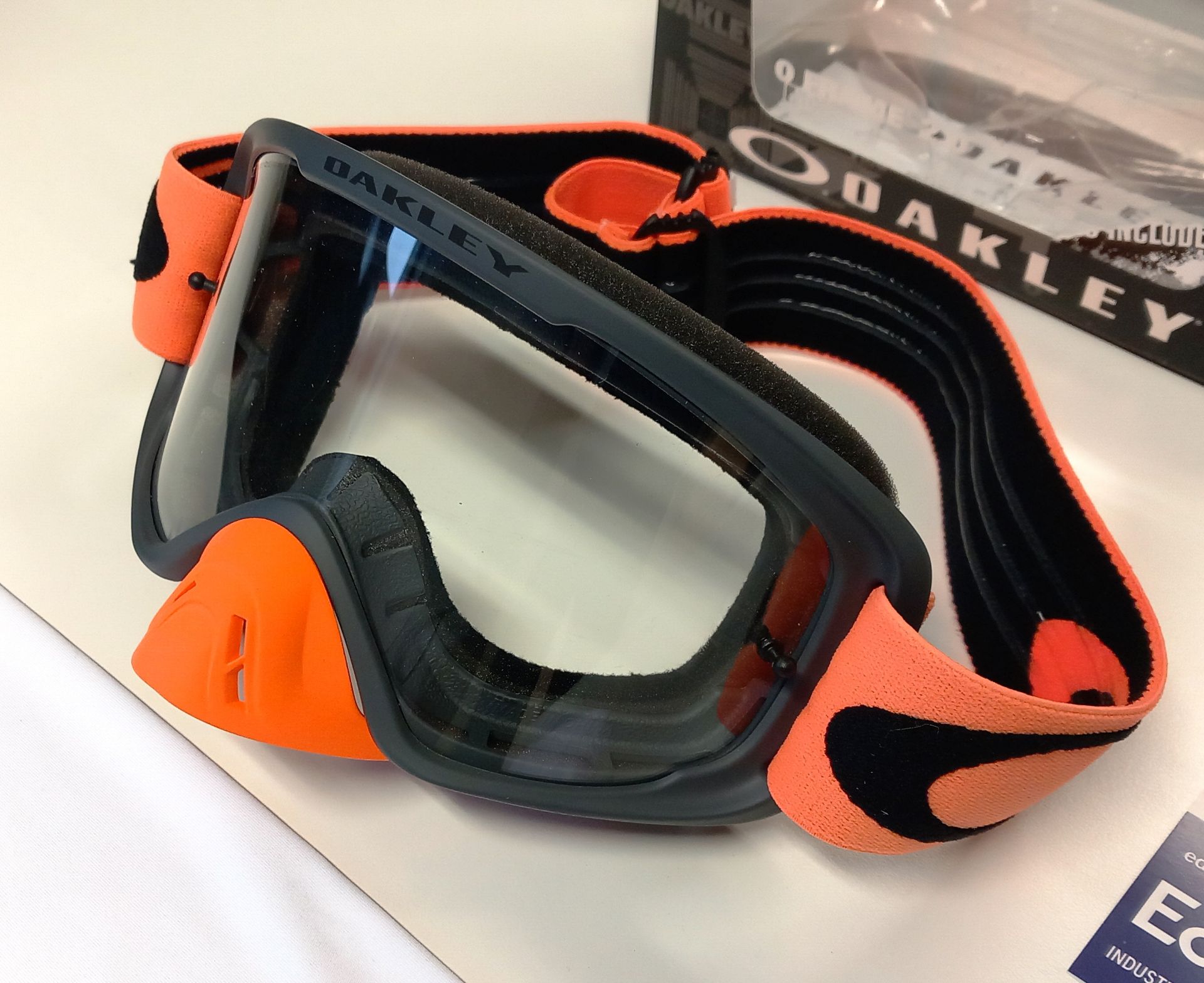 Oakley O Frame 2.0 MX Gunmetal Orange with CLR and - Image 2 of 3