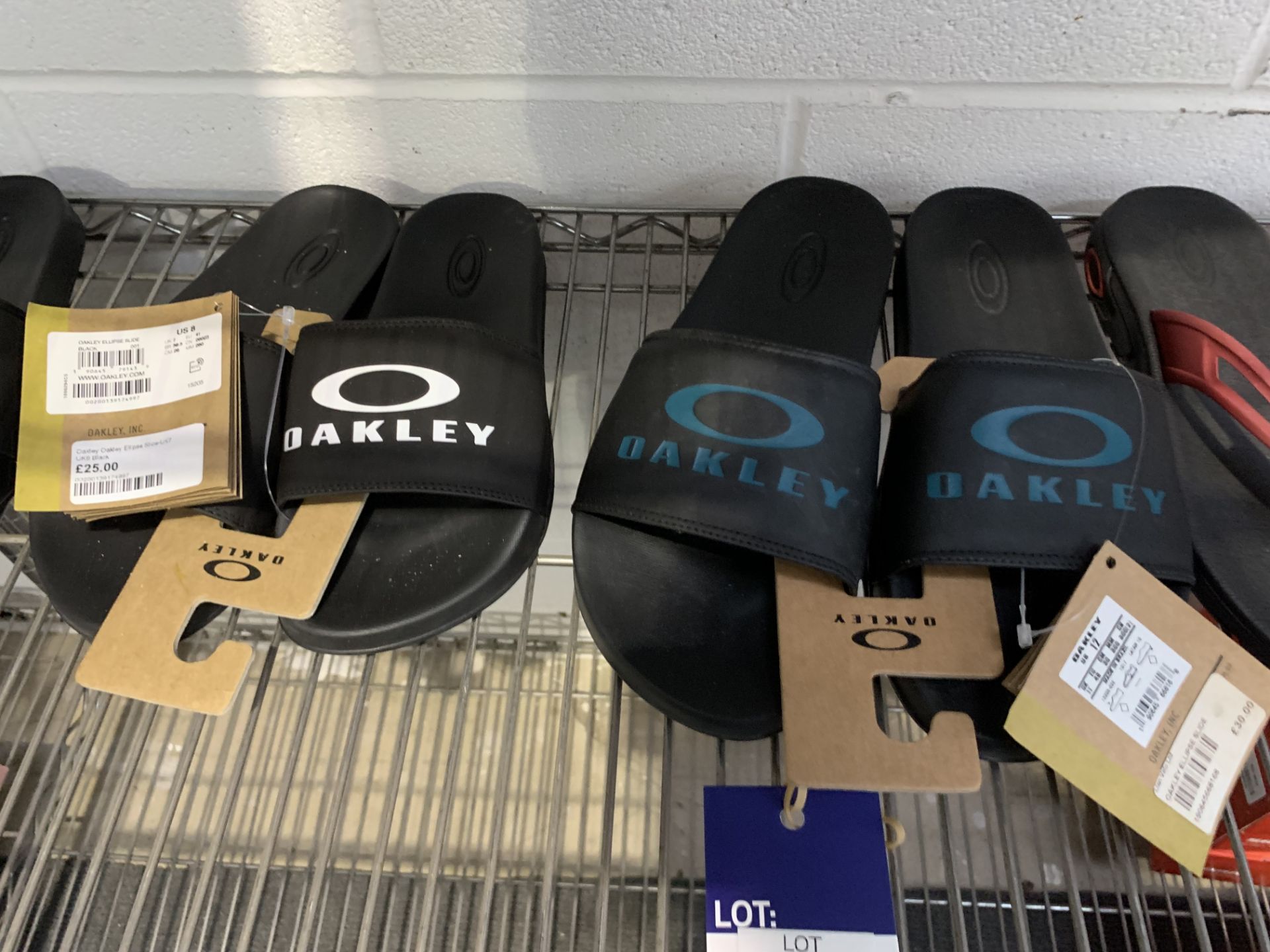 3x pairs of Oakley Slides and 2x pairs of Flip Flops Total RRP£125 - Image 3 of 4