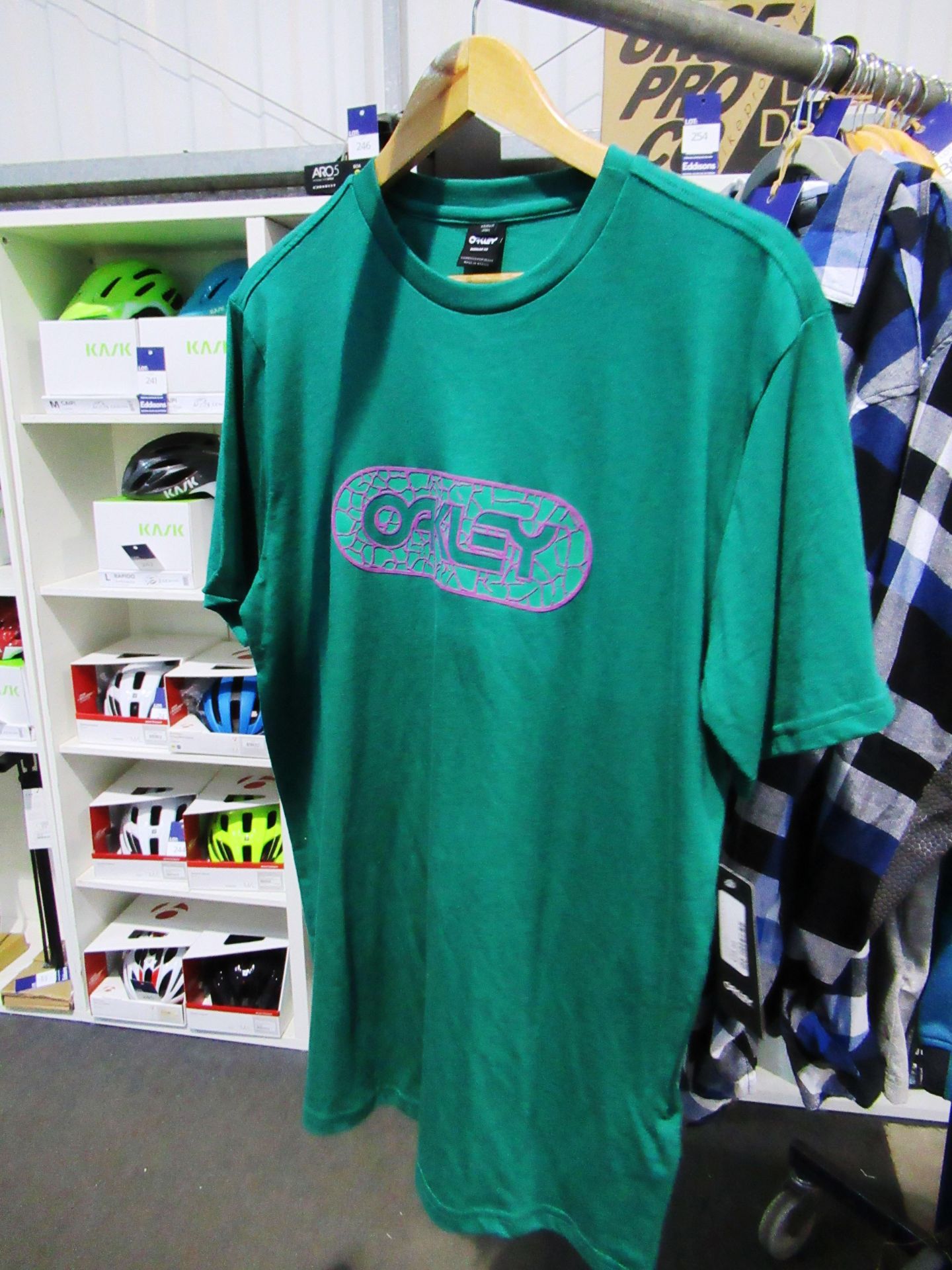 3 x Oakley T-Shirts ( 2 x L, 1 x M) Total RRP £10 - Image 3 of 3