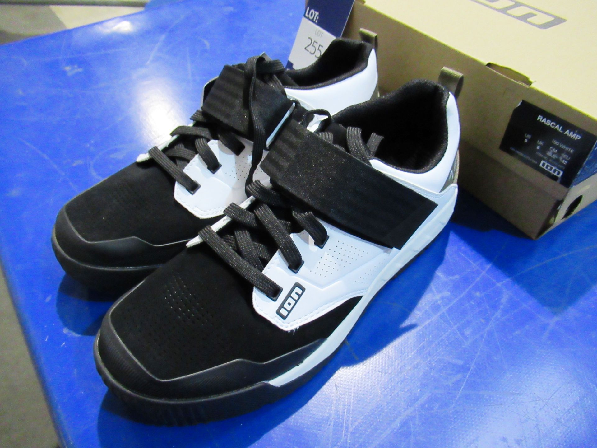 Ion Rascle AMP unisex cycle shoes, size 42 (UK size 8) (White & Black) RRP£144.95 - Image 2 of 4