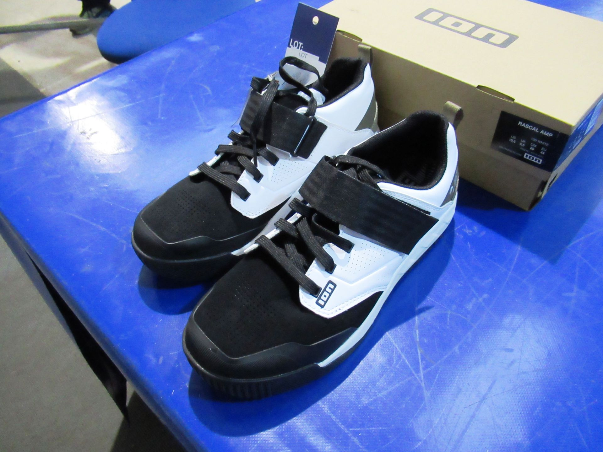 Ion Rascle AMP unisex shoes, size 43 (UK size 9.5) (White) - Image 2 of 4