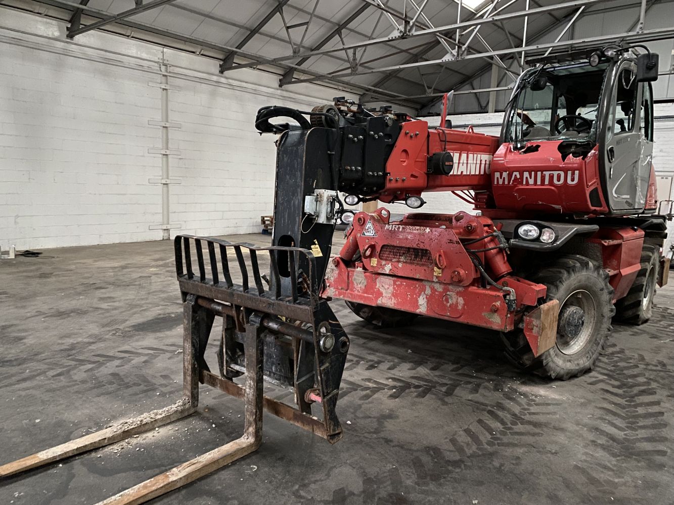 2013 Manitou MRT 2150+ Privilege Telescopic Handler