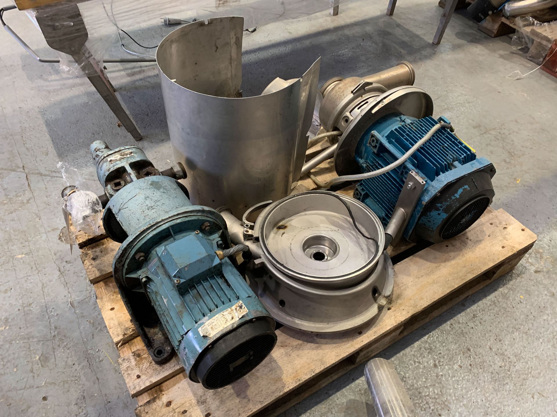 2x Motor Driven Pump Units and a Dismantled Pump