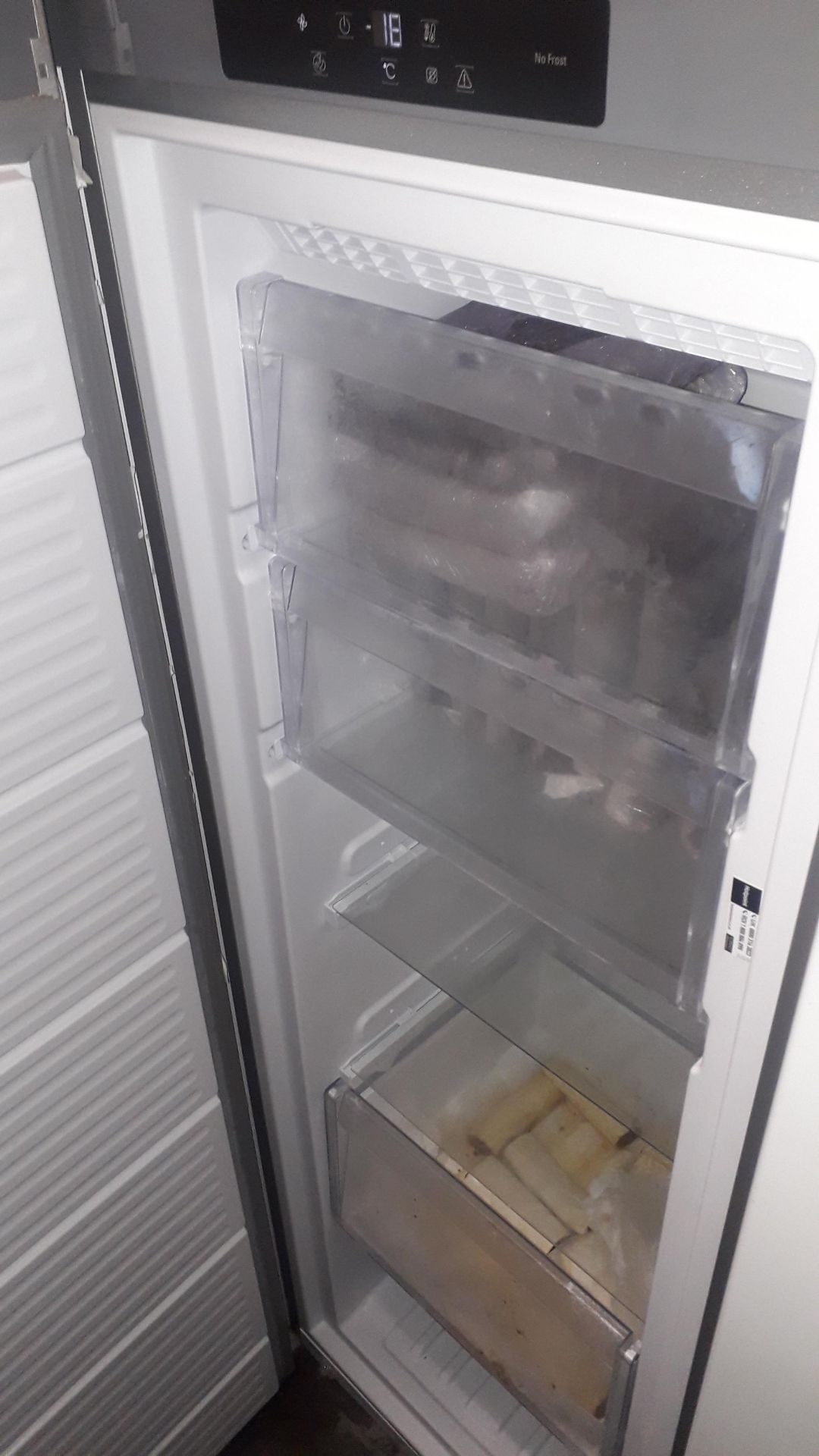 Hotpoint UH6F1CG1 228ltr Upright Frost Free Freezer, serial number 672048013237 - Image 2 of 3