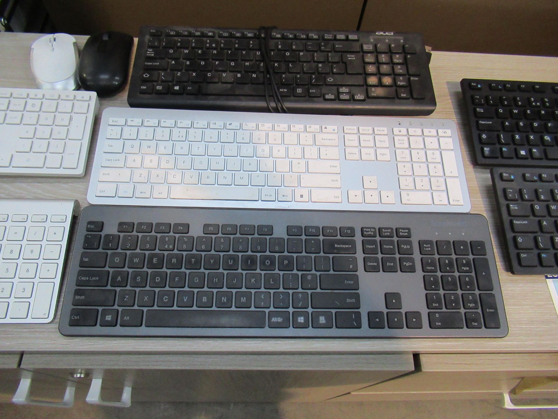 Assorted IT equipment including Acer Aspire PC, wired and wireless keyboards, wired and wireless mic - Image 4 of 5