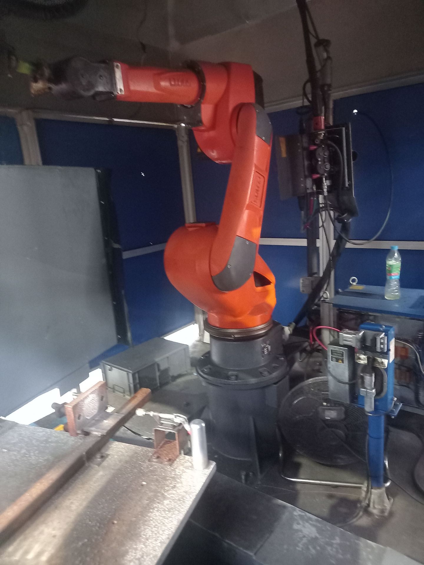 Cloos QINEQ Robotic Welding Cell Cloos Welding Robot Cloos QIROX QRC 350 Controls Serial No: 591746 - Image 3 of 8