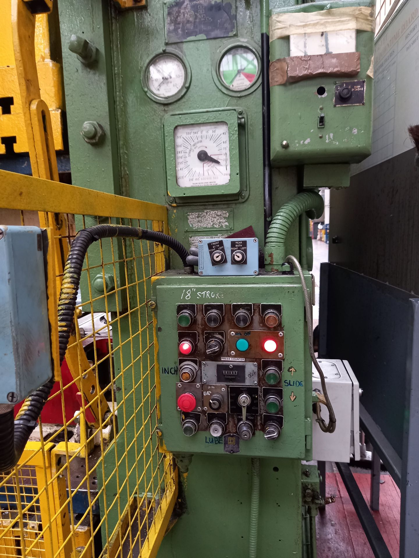 British Clearing S4-650-108-64 650T Double Column Press. - Image 3 of 4