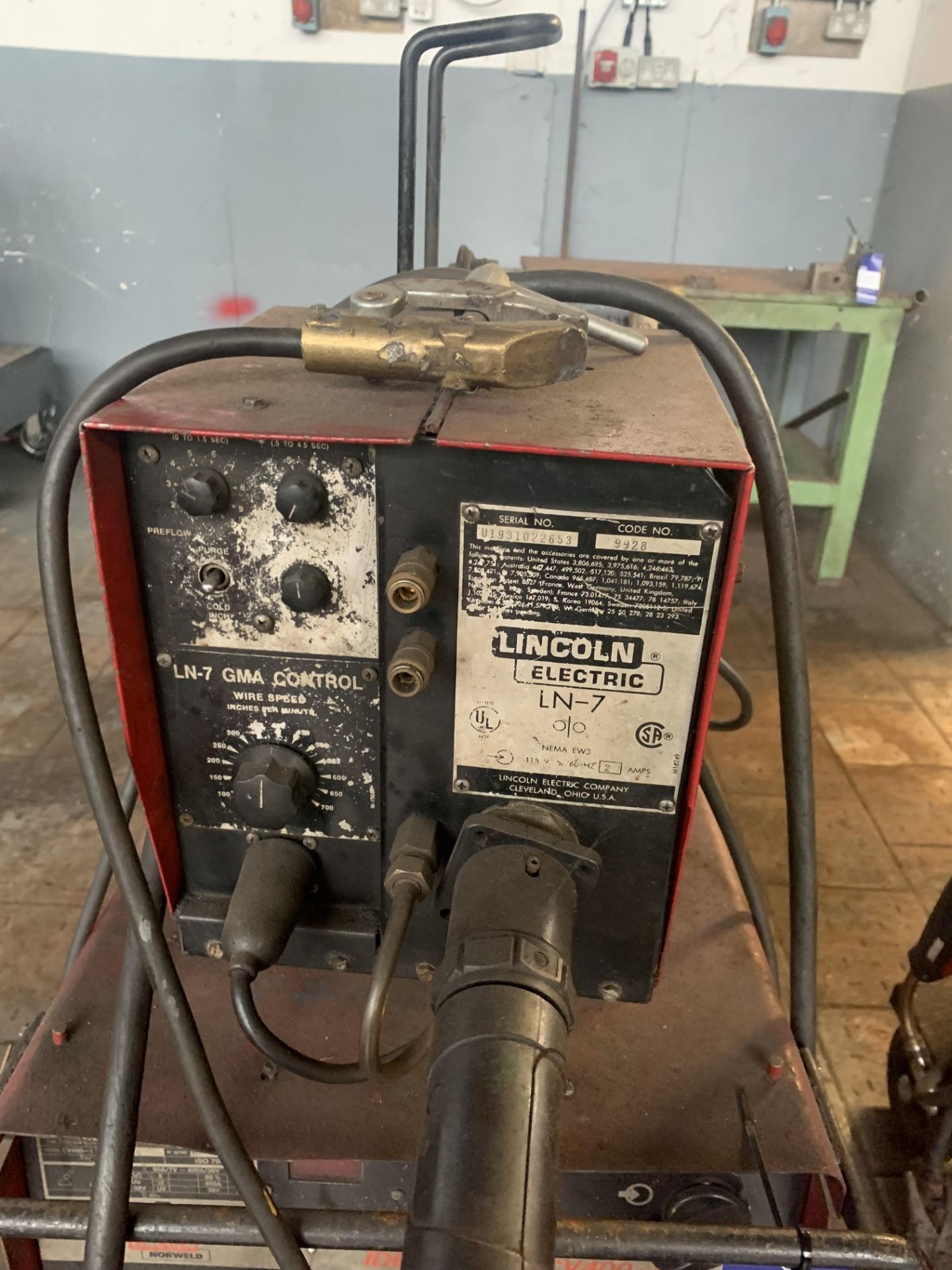 Lincoln Electric Ideal Arc CV400-1 Mig Welder with Auto Electric Feed. - Image 4 of 5