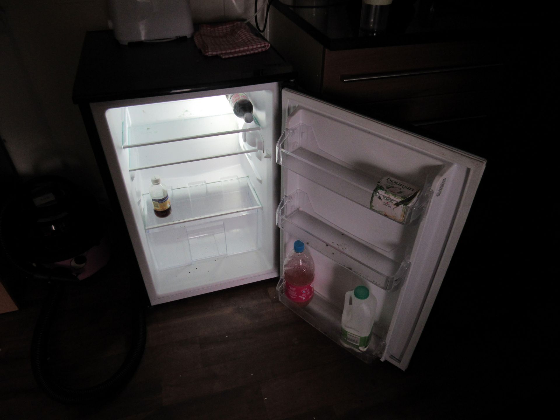 Undercounter fridge, kettle and toaster - Image 3 of 3