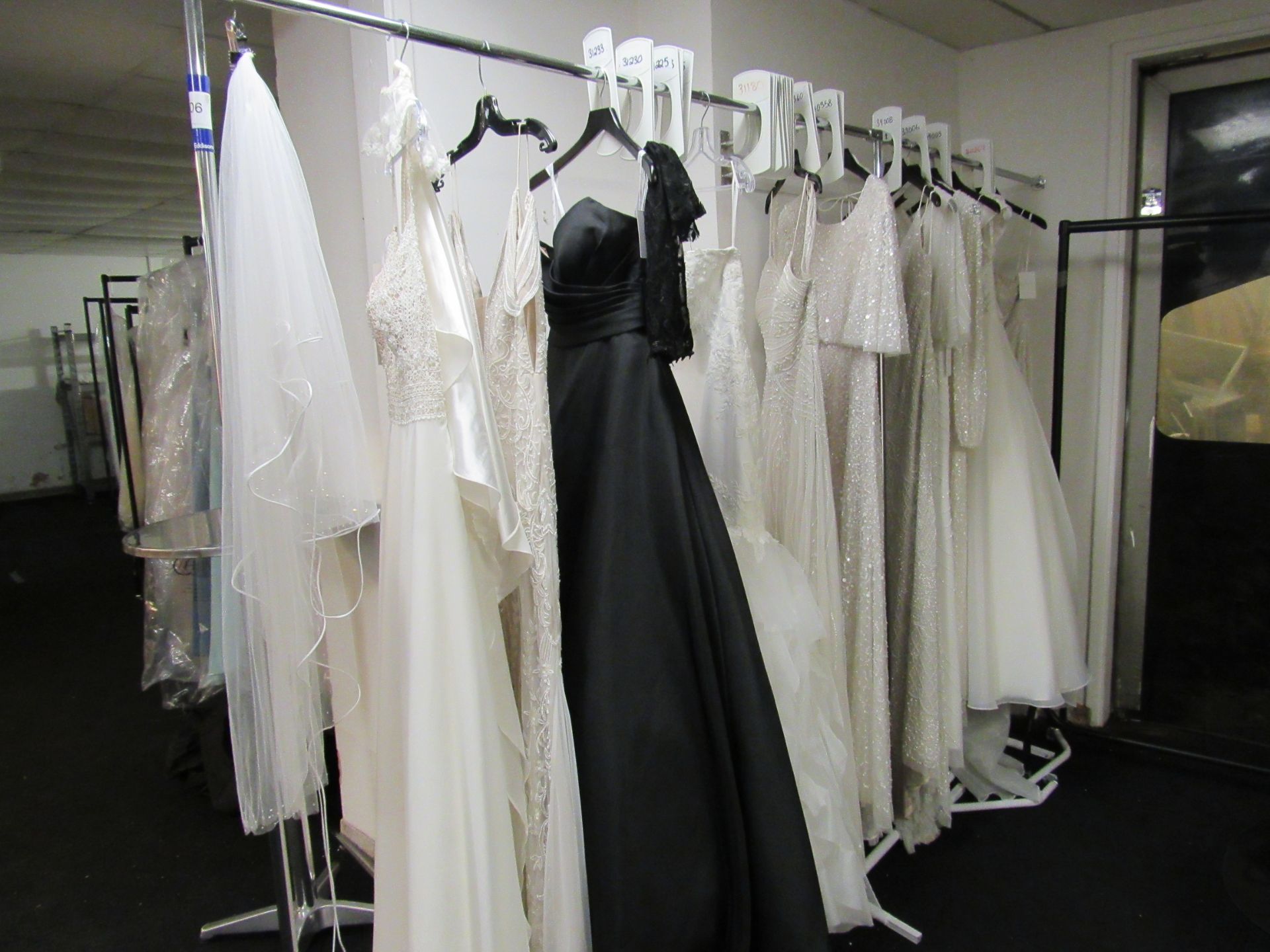 12 various bridal gowns to rail - Image 2 of 4