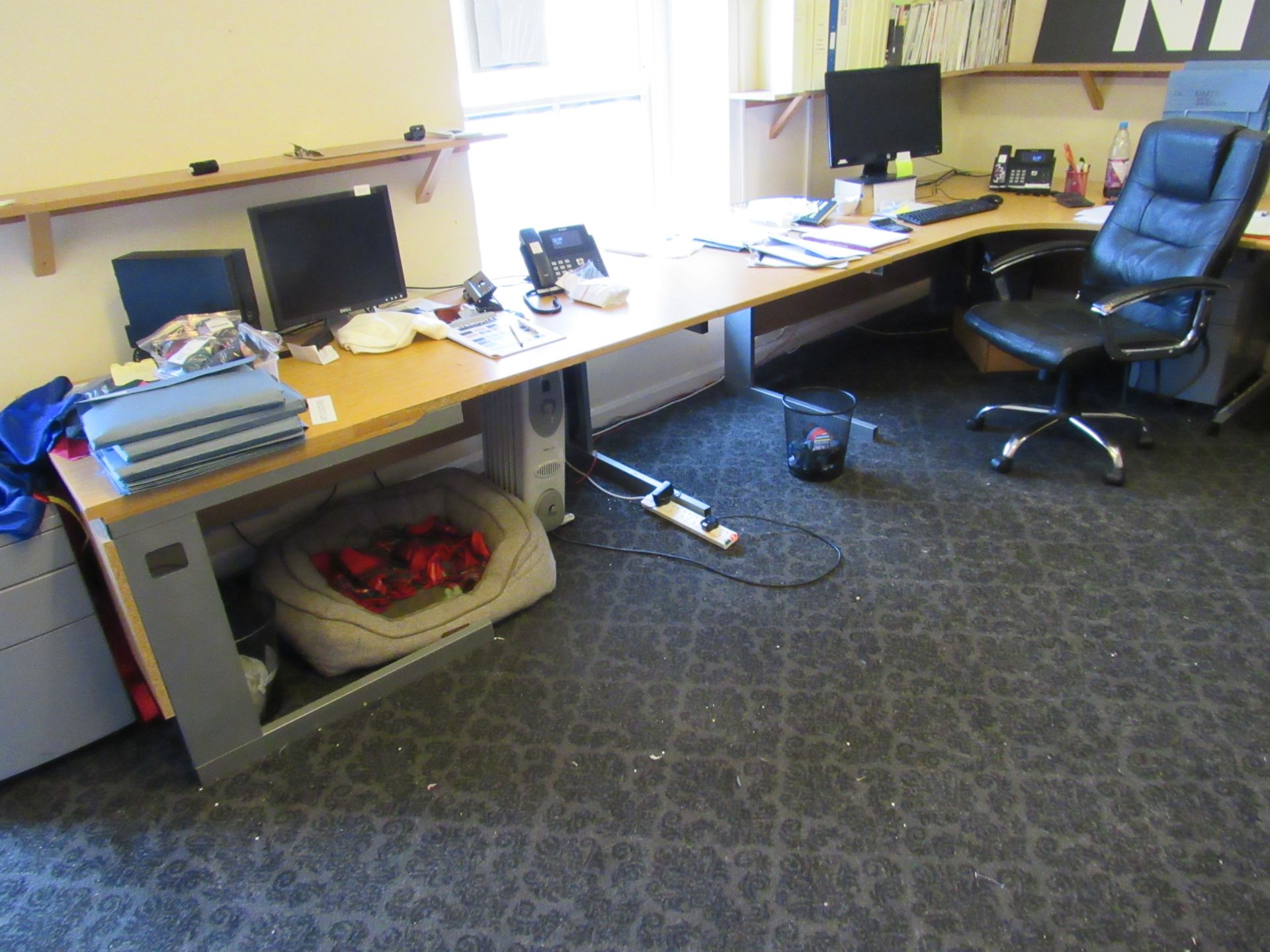 4 various desks to room and 3 chairs - Image 3 of 3