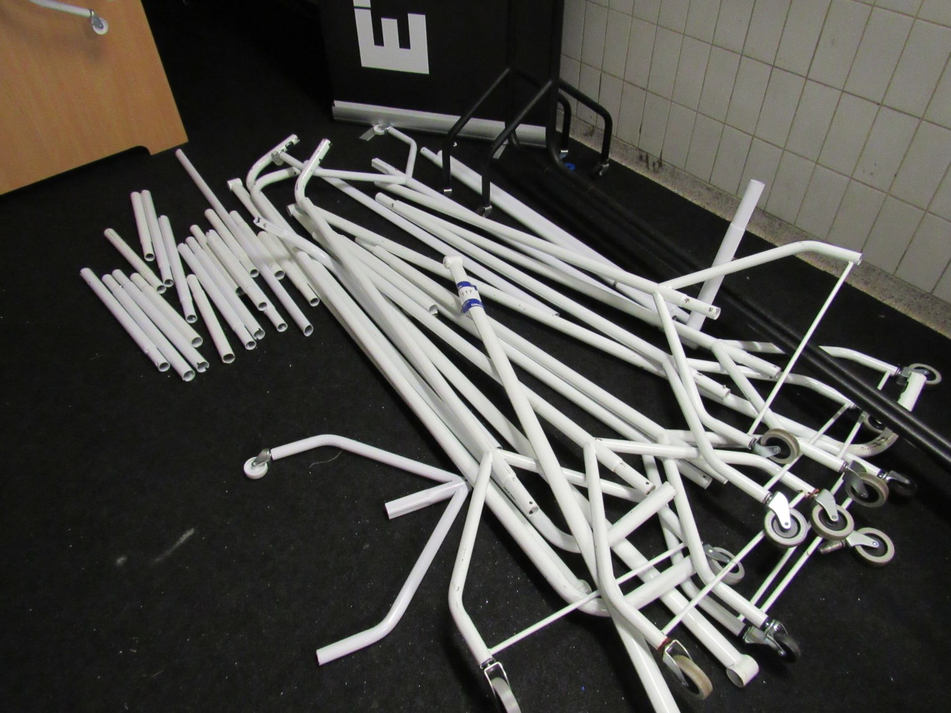 Large quantity of various clothes rails, white, di - Image 2 of 3