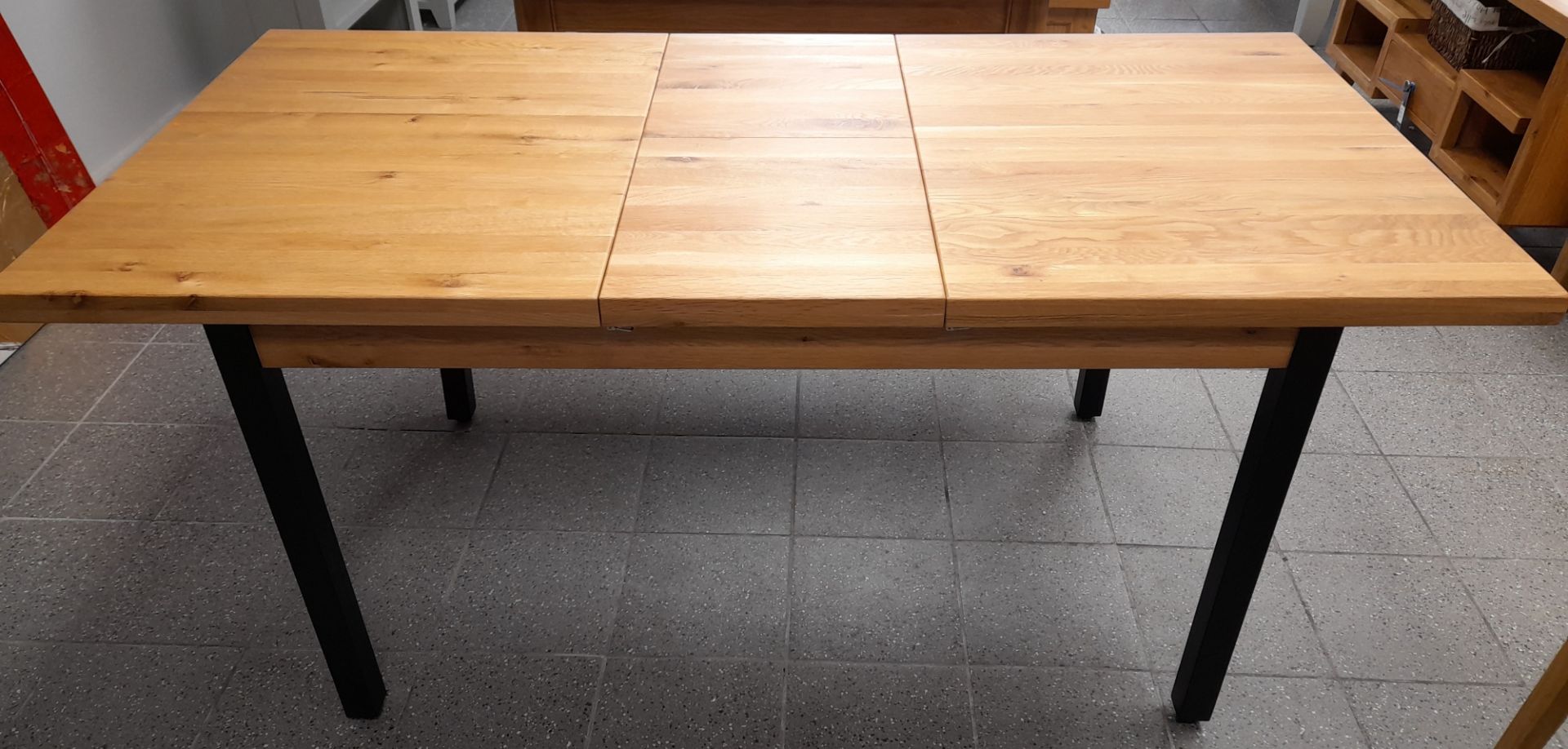 Oak topped extendable dining table Approx. 1400mm (w) x 900mm x 810mm (1800mm (w) when extended) - Image 2 of 2