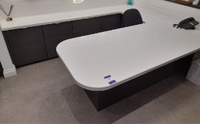 ‘U’ Shaped contemporary work / meeting station, wi