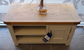 Off white tv stand Approx. 900mm (w) x 440mm (d) x