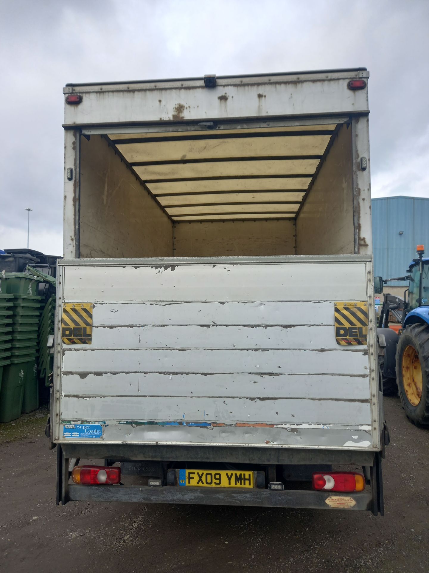 Mitsubishi Fuso 7.5T Box Lorry - Image 3 of 13