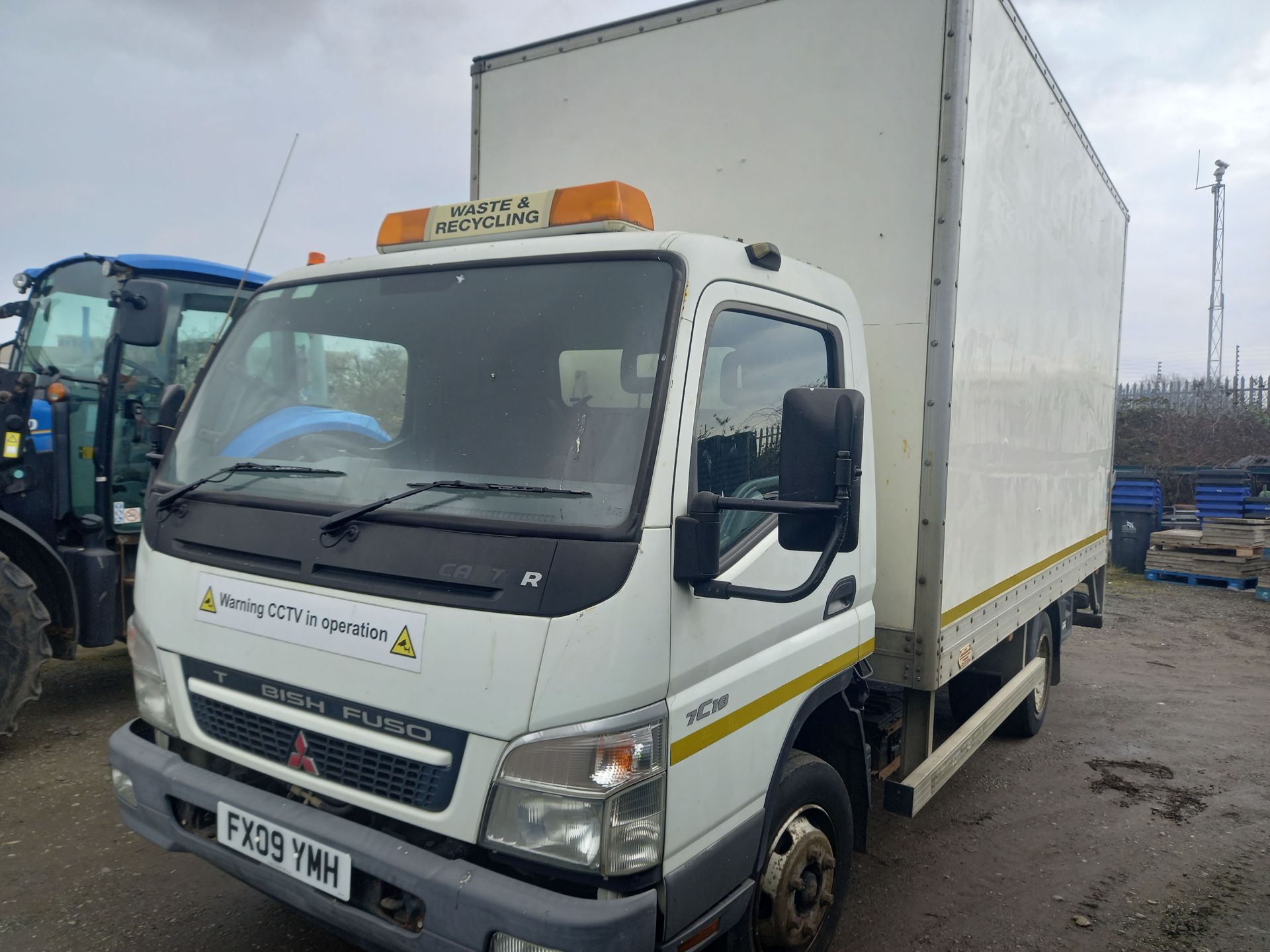 Mitsubishi Fuso 7.5T Box Lorry - Image 8 of 13