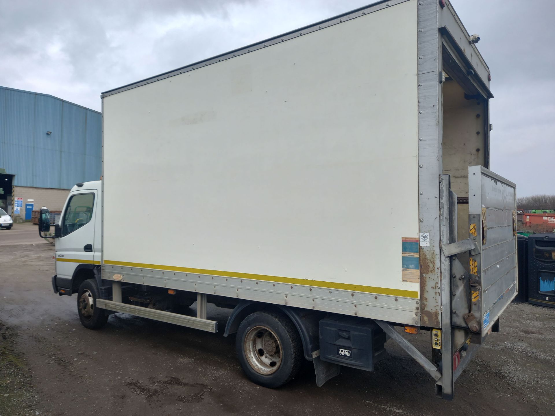 Mitsubishi Fuso 7.5T Box Lorry - Image 4 of 13