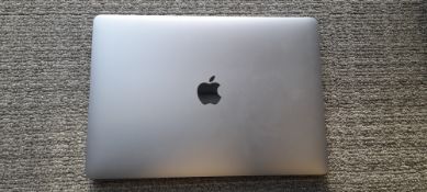 MacBook Pro 13", M1, A2338 EMC 3578, S/N: FVFH41B4Q05F - Screen not working – In recovery mode