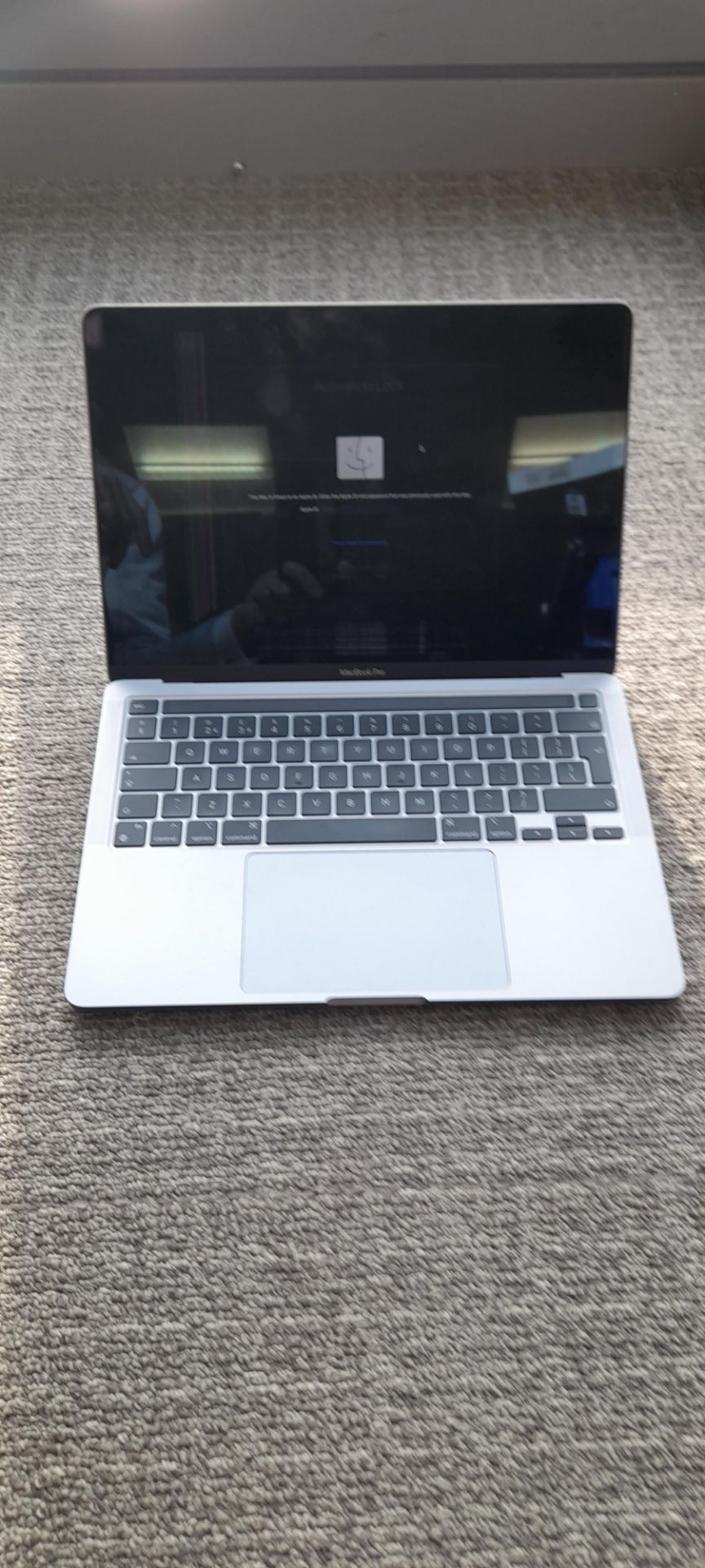 MacBook Pro 13", M1, A2338 EMC 3578, S/N: FVFGW2REQ05F – Defective display – In recovery mode - Image 2 of 6