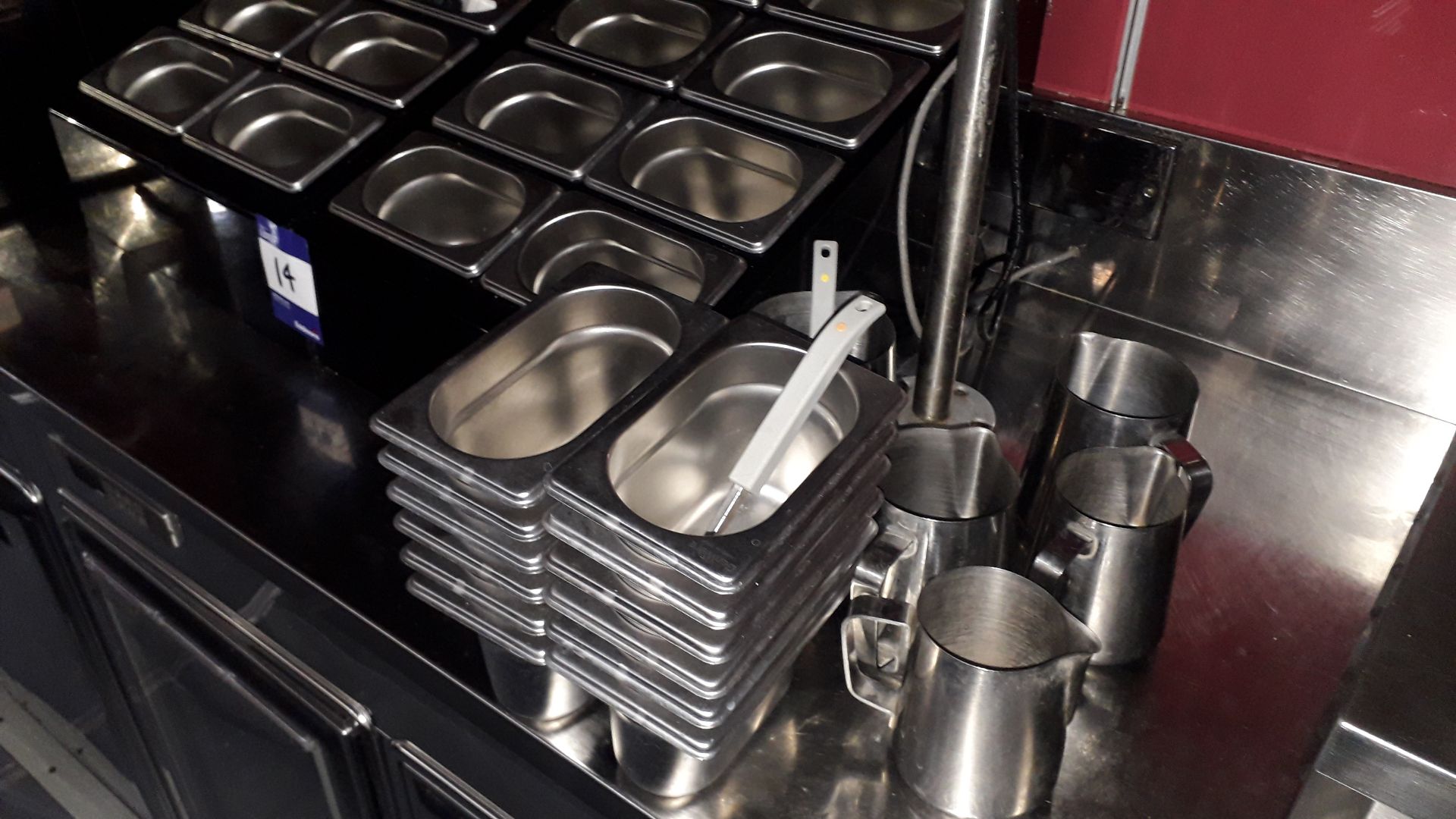 2 x slanted 8 x 1/9 gastro pan display bar, with 12 x 1/9 Gastro pans, Stainless Steel pouring jugs, - Image 2 of 4