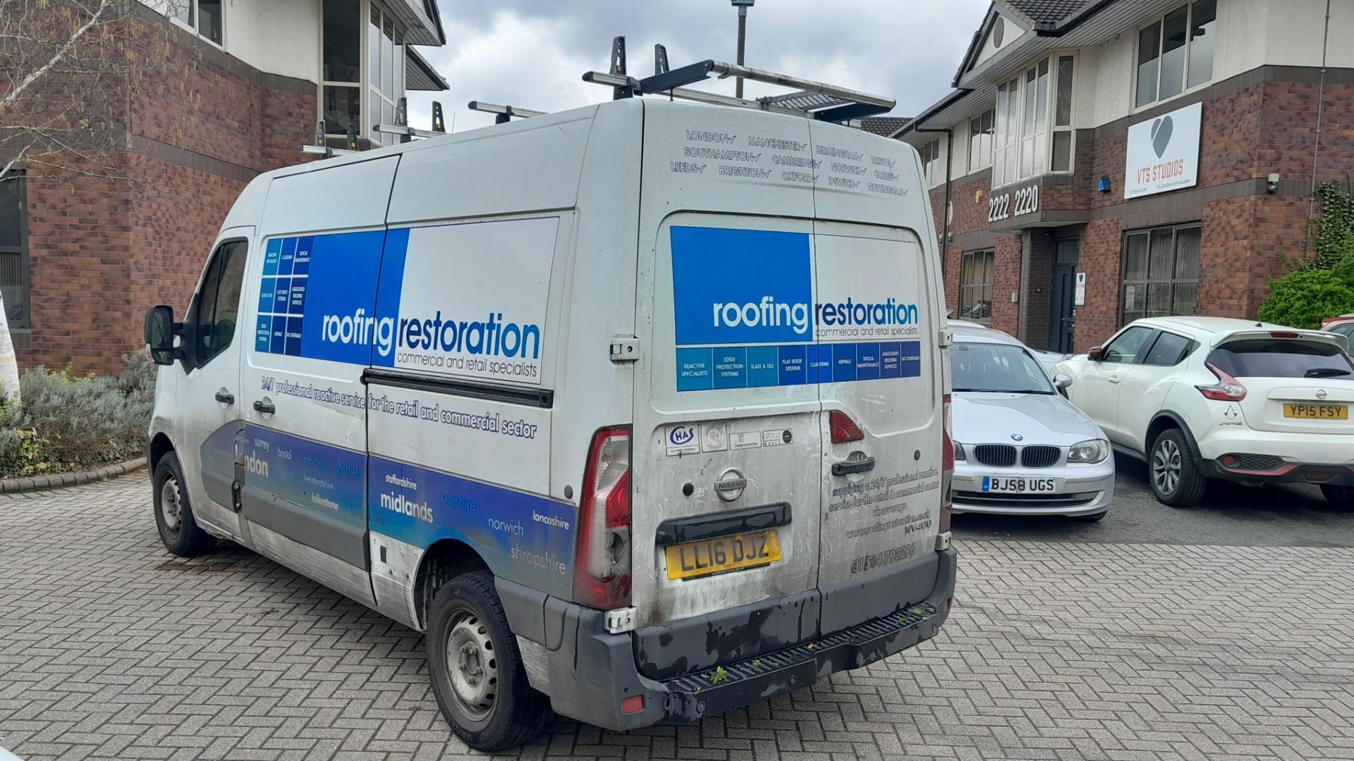 Nissan NV400 Van (Registration Number LL16 DJZ) – 250,094 miles. Runs but has check emissions light. - Image 4 of 10