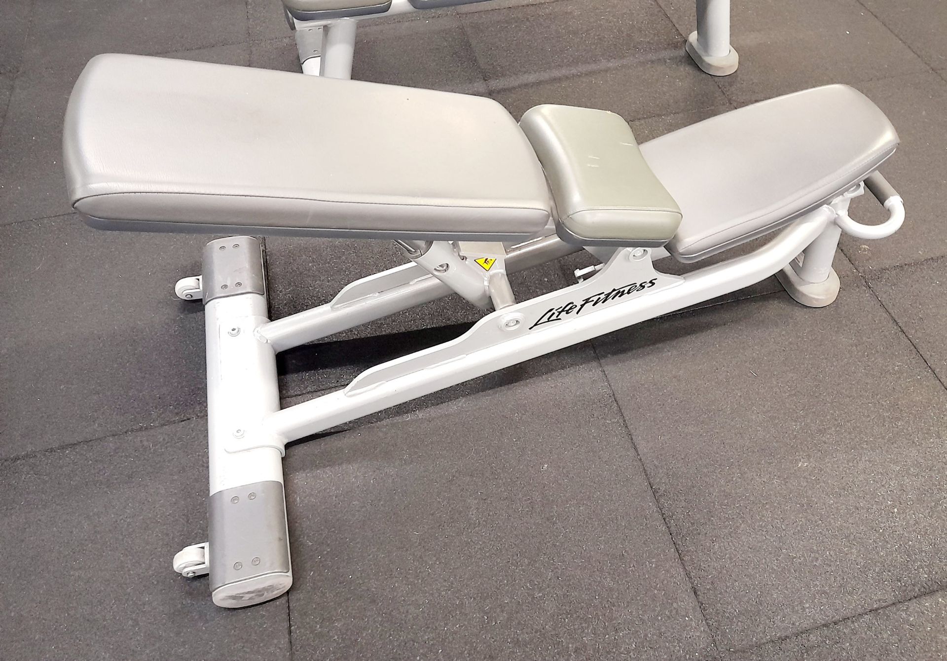 Life Fitness Multi Adjustable Bench. This auction contains a COMPOSITE LOT made up of Lots 1 to 50 i - Image 2 of 2