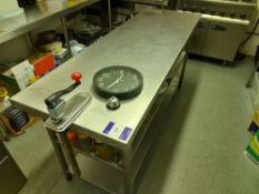 4 x Various stainless steel prep tables (Location – Prudhoe)
