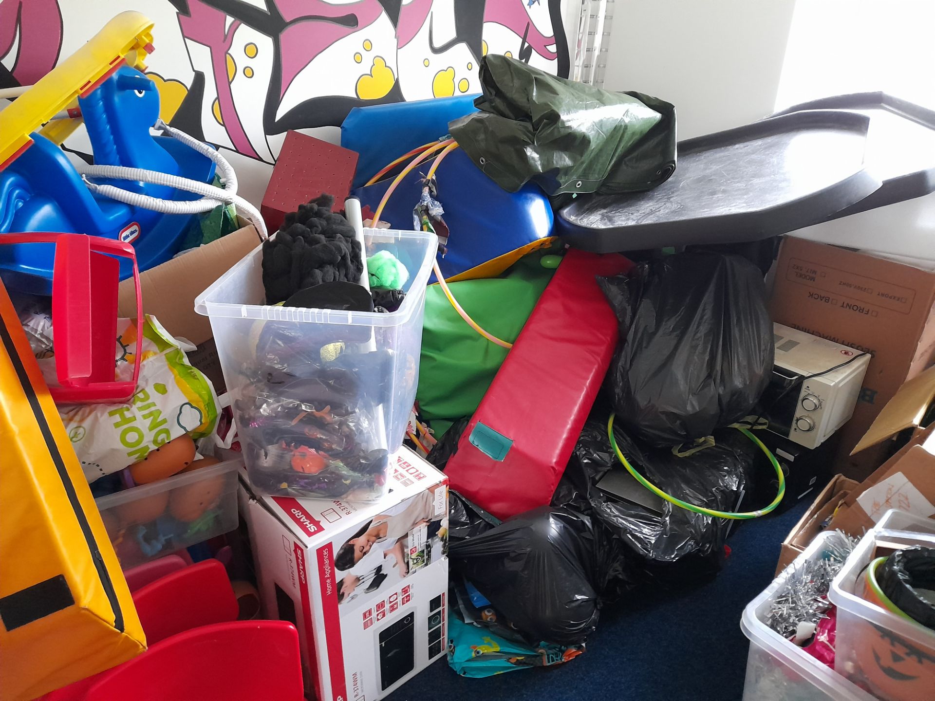 Contents to room as lotted, to include assorted children’s play area components, catering - Image 4 of 5