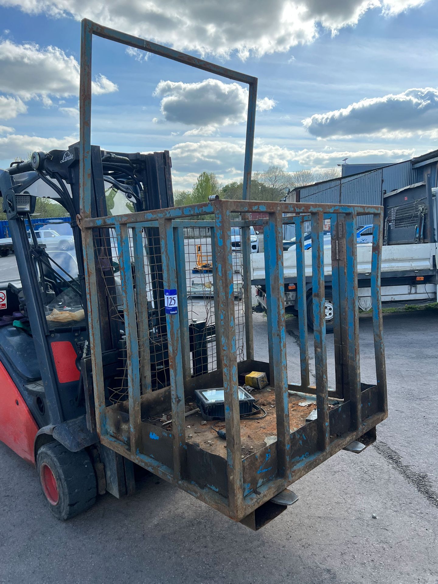 Forklift Man lifting cage - Image 2 of 6
