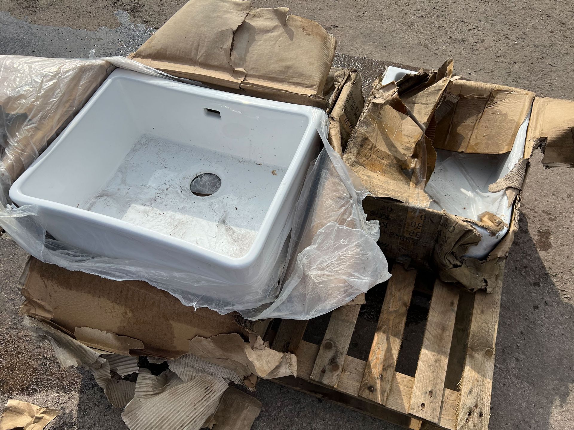 4x New old stock Monobloc Belfast Sinks 61cm x 48cm x 24cm