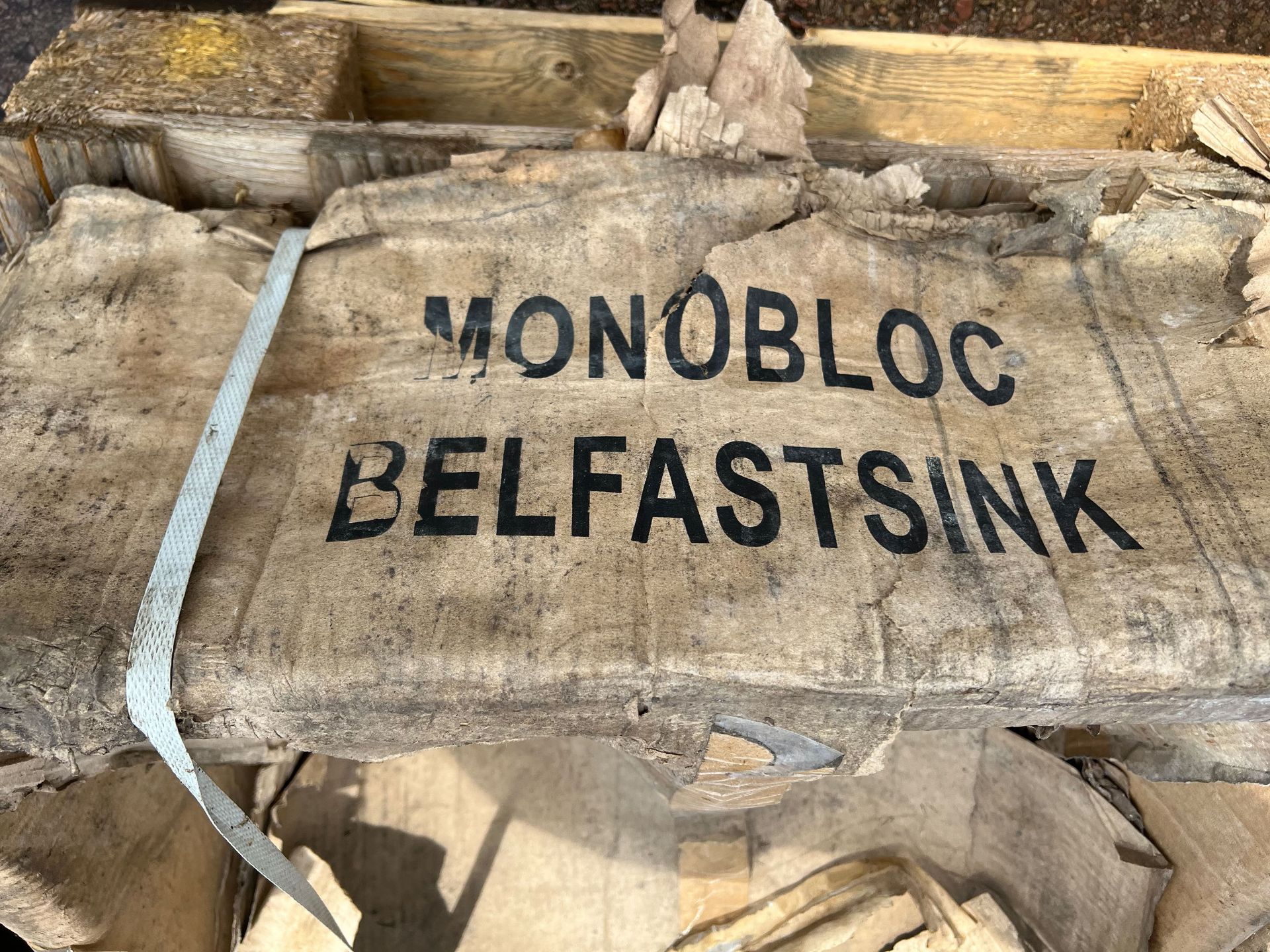 4x New old stock Monobloc Belfast Sinks 61cm x 48cm x 24cm - Image 7 of 9