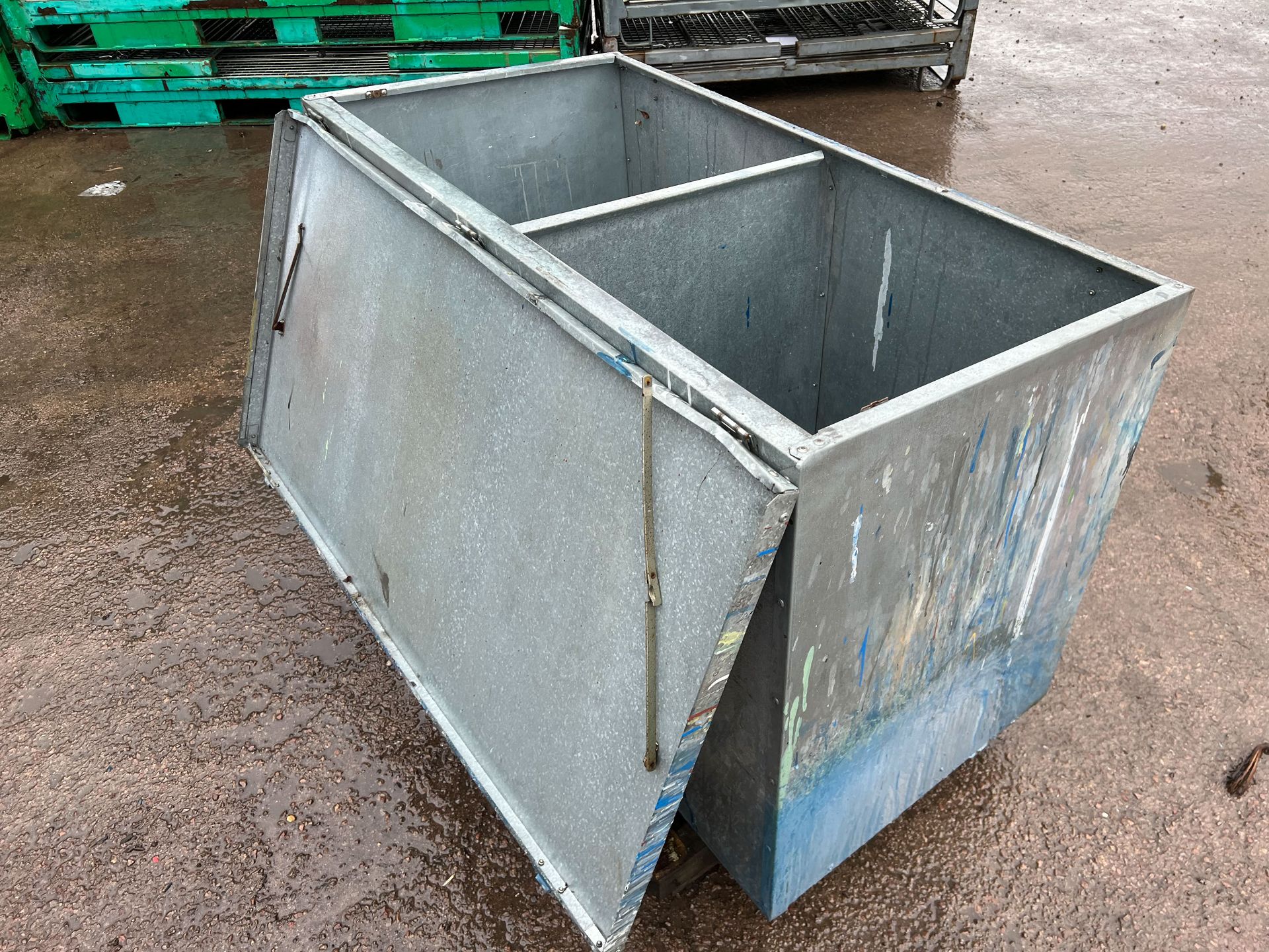 Large Metal storage box - Image 4 of 5