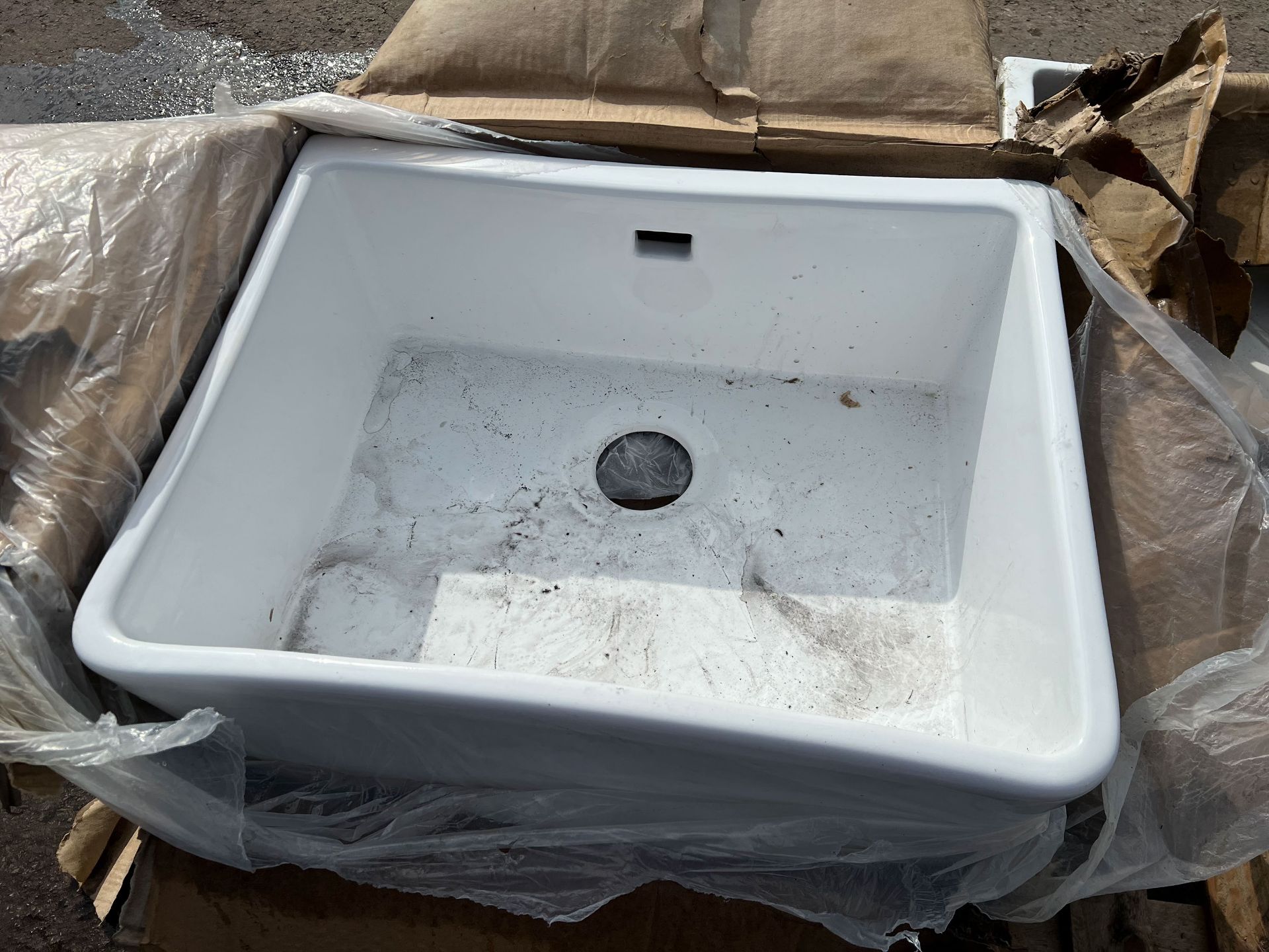 4x New old stock Monobloc Belfast Sinks 61cm x 48cm x 24cm - Image 2 of 9