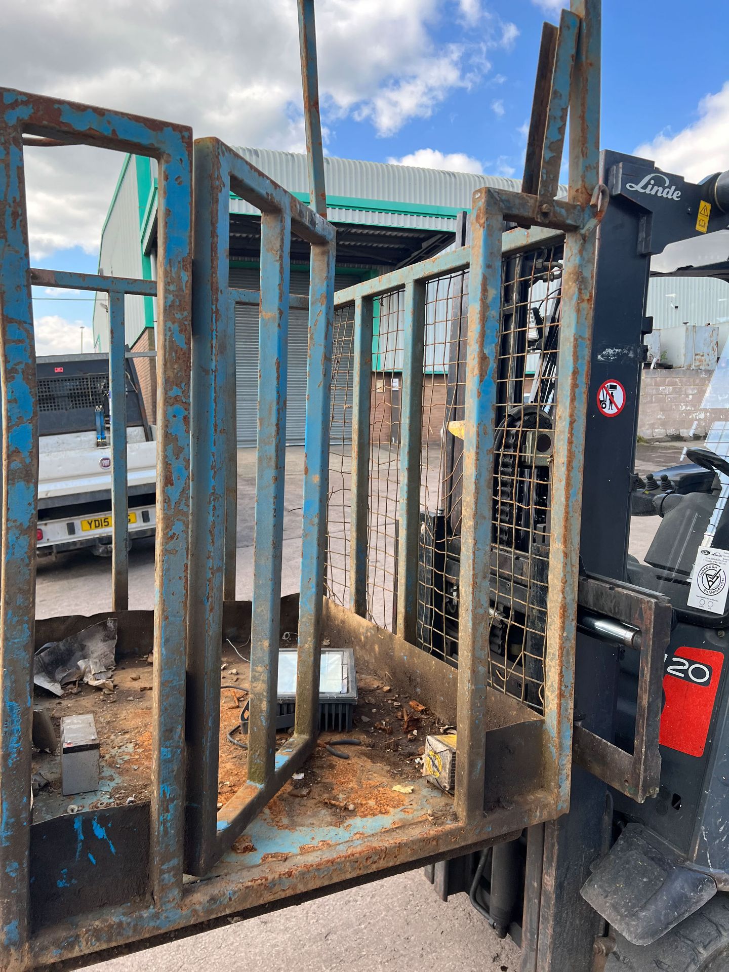 Forklift Man lifting cage - Image 6 of 6