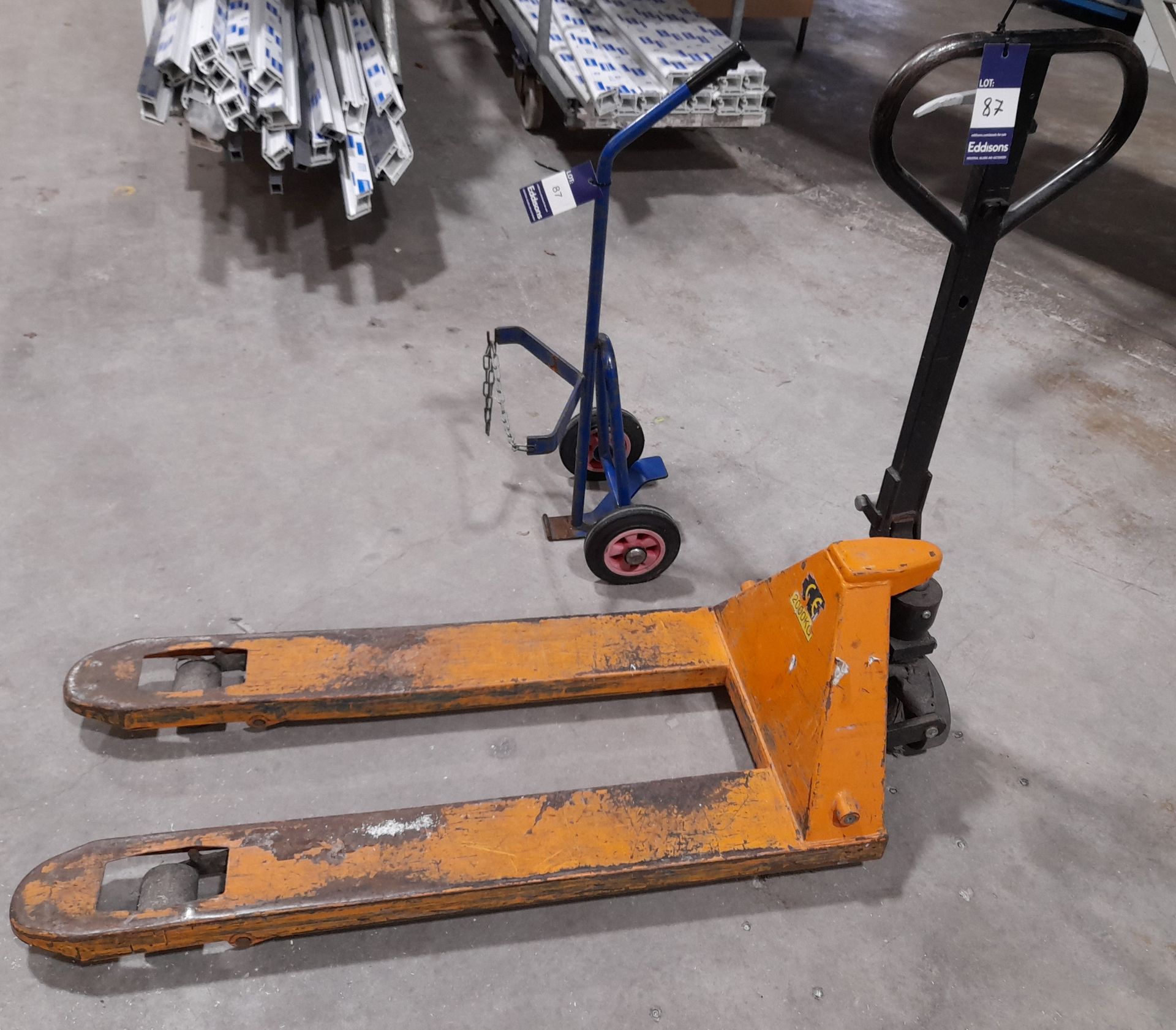 2000KG Capacity unbadged pallet truck, and single