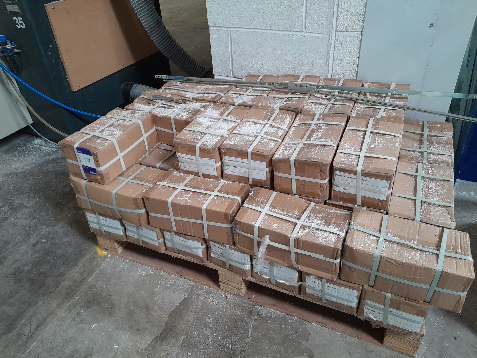 Quantity of fixing devices to timber frames, to pallet