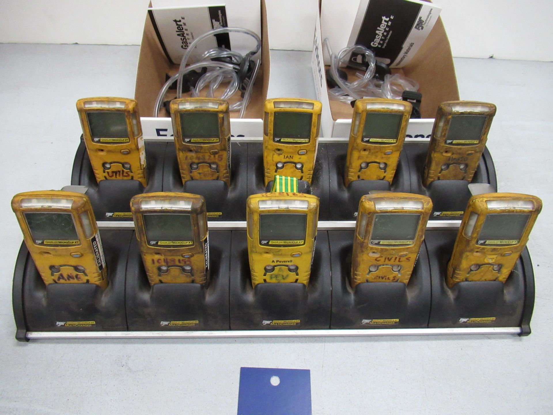 10x BW (By Honeywell) Gas Alert MicroClip XT Detectors & 2x Gas Alert MicroClip XT Multi Chargers - Image 2 of 4