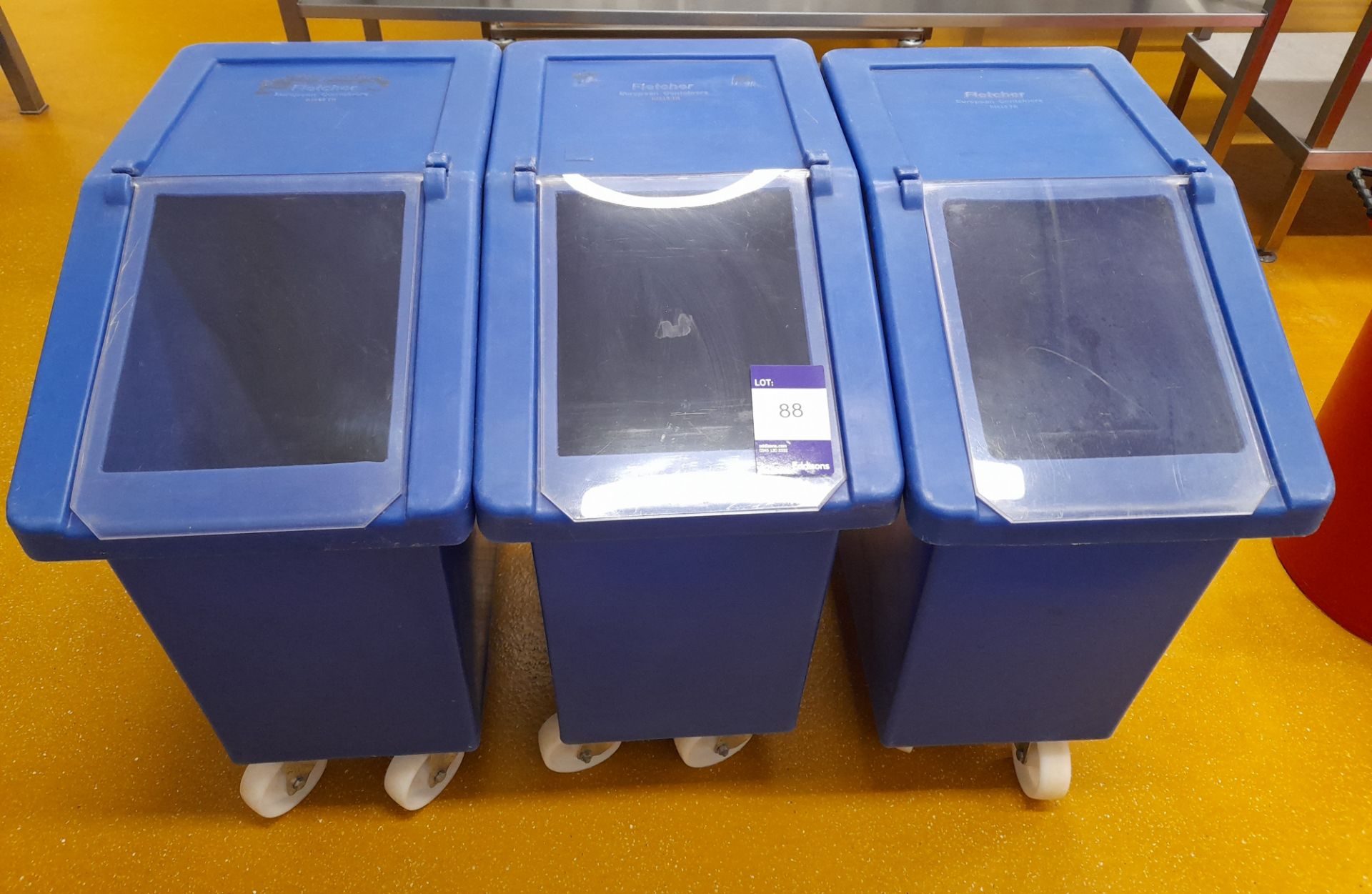 3 x Mobile plastic containers