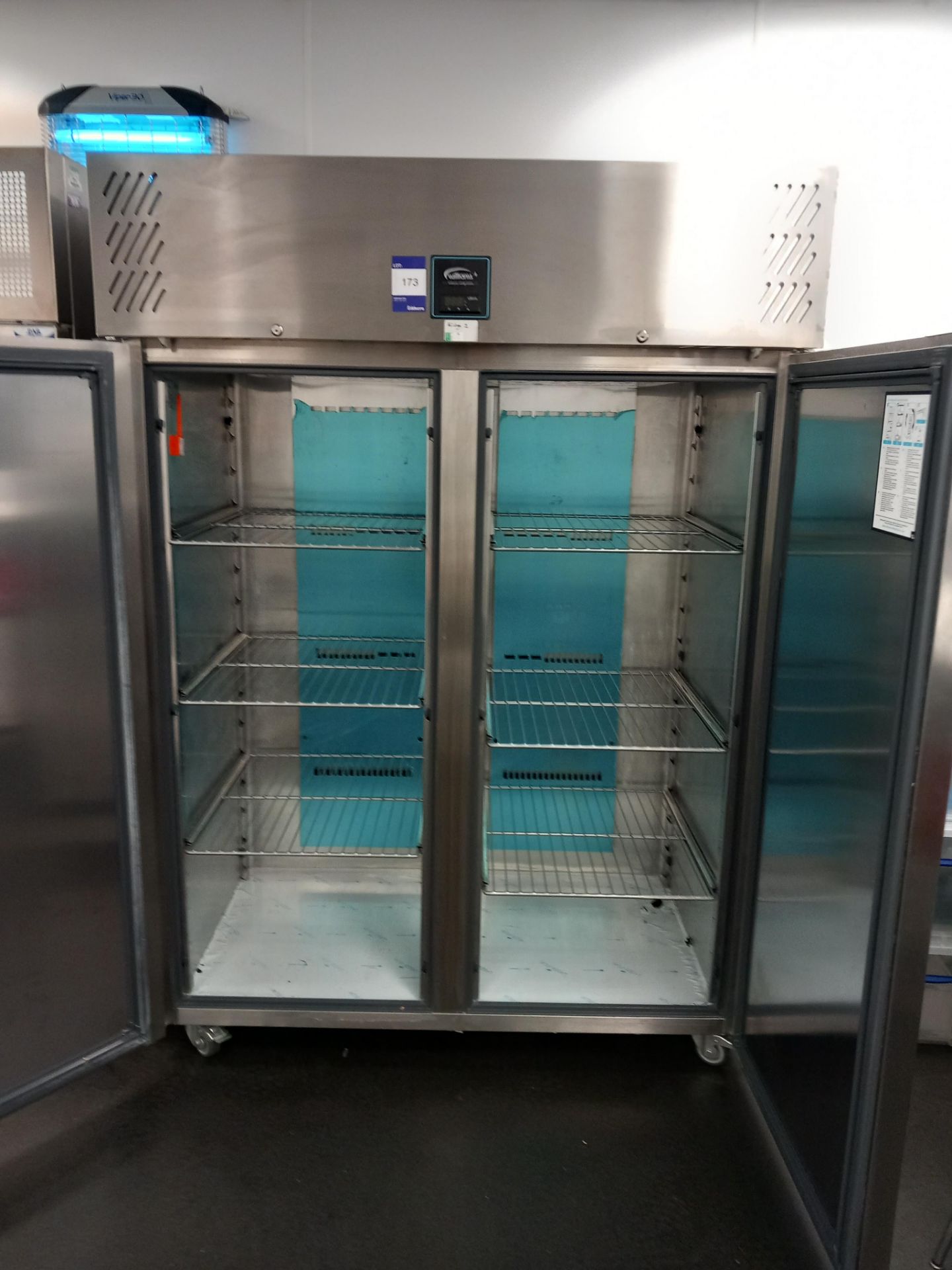Williams HJ25A R2 Double Door Fridge Serial number 1612/813503 230v (1900x1400x800) - Image 2 of 3
