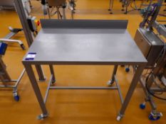 Mobile Stainless Steel prep table (1000 x 600)
