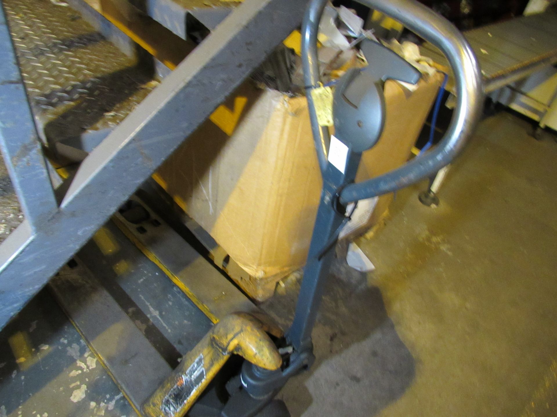 Pallet truck DL101 - Image 2 of 2