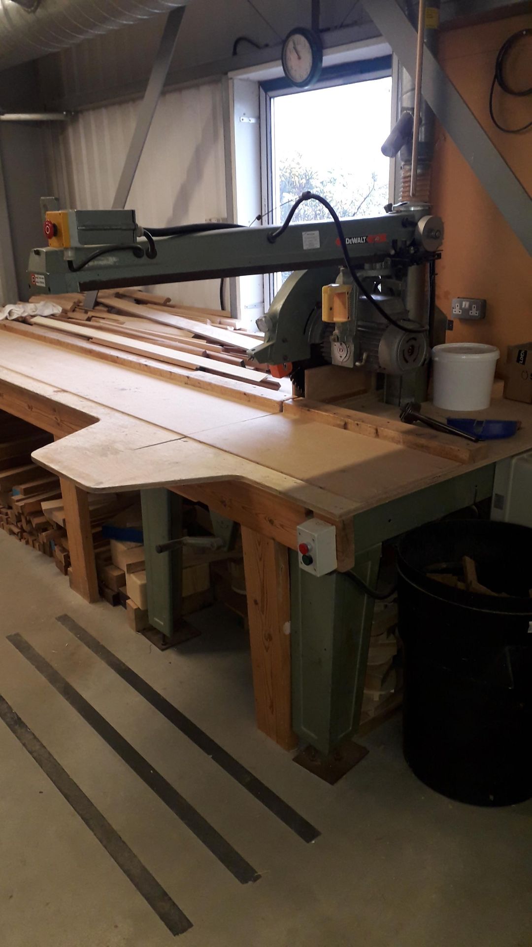 Dewalt 1635/6L Radial Arm Saw and Timber Constructed Work Bench (Timber stock excluded) – To Be - Image 2 of 6