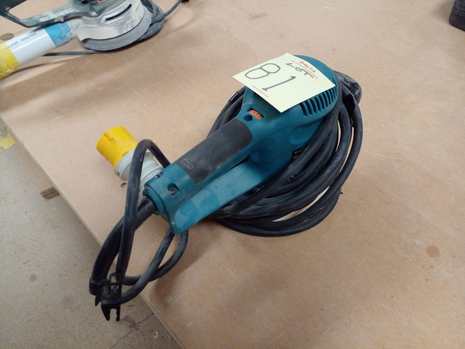 Makita BO6030 150mm pad sander, 110v