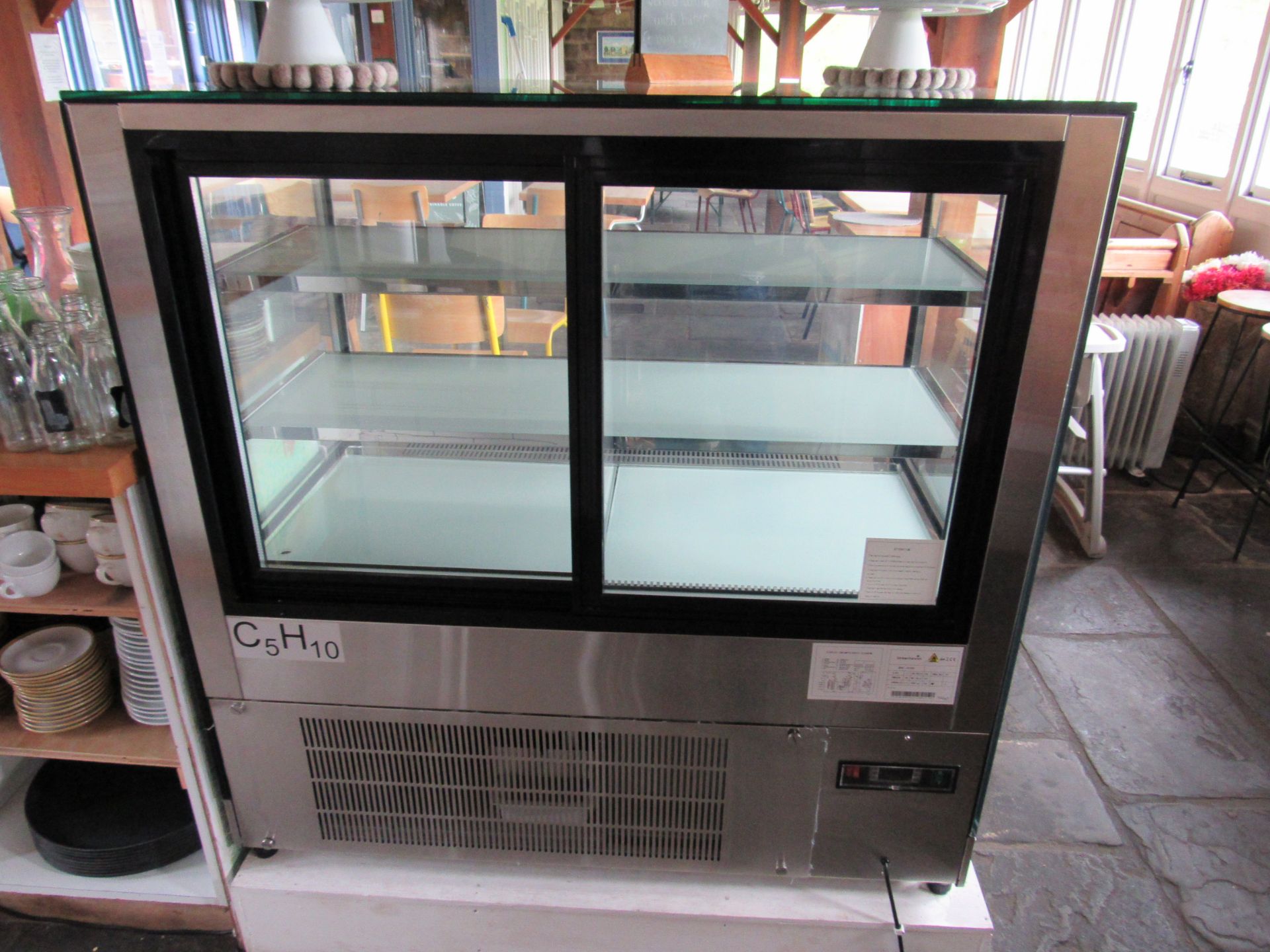Interlevin LPD1200F glass chiller display chiller- 3 shelf- 1.25x 0.75x0.75m. - Image 2 of 6